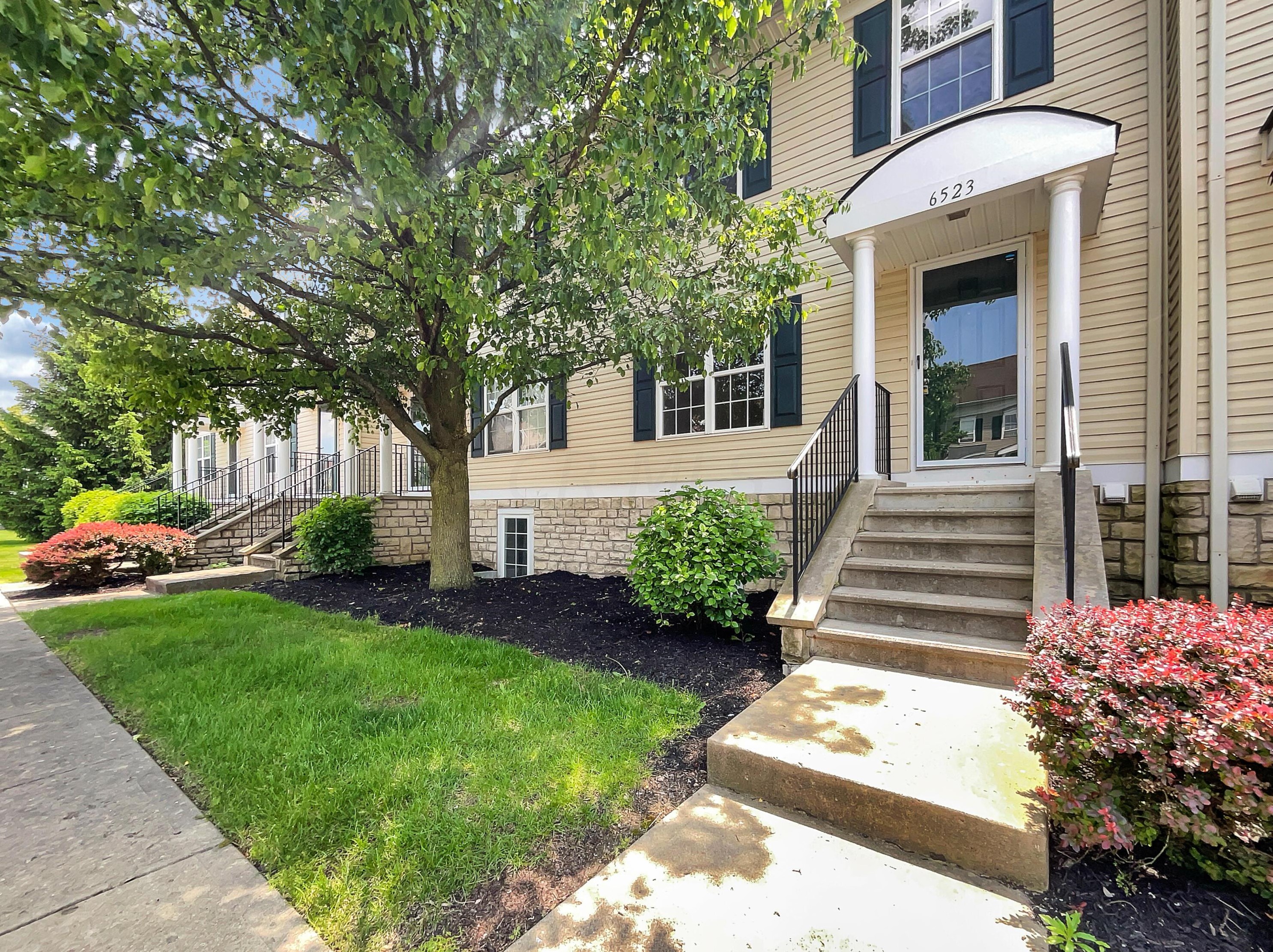 6523 Crab Apple Dr, Cnl Wnchstr OH  43110-7022 exterior