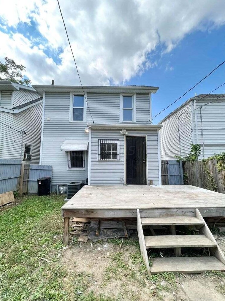 106 Oakley Ave, Columbus OH  43204-3214 exterior