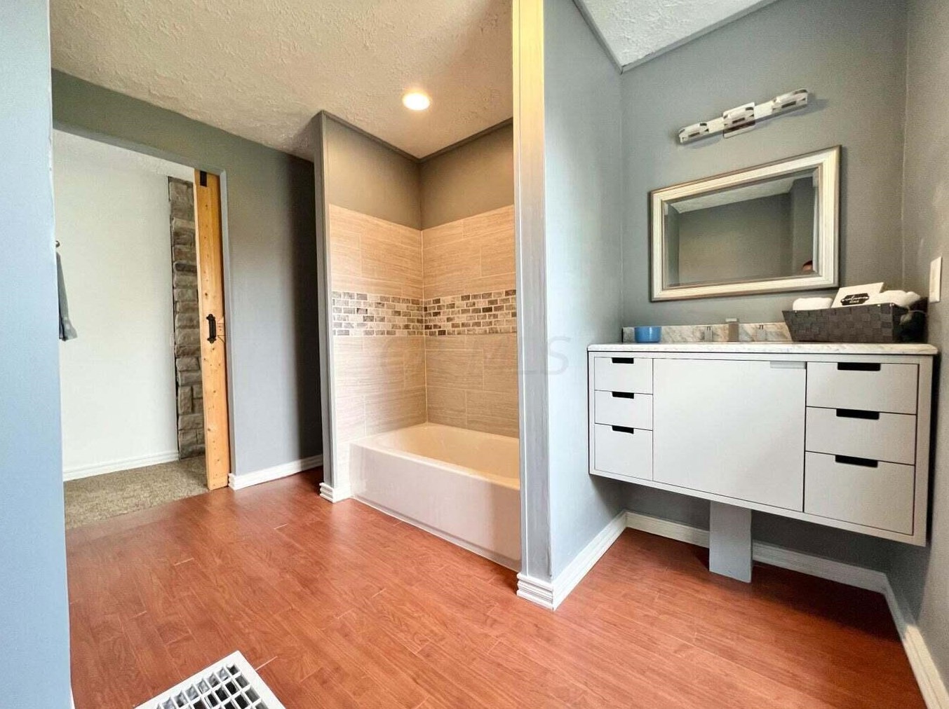 106 Oakley Ave, Columbus OH  43204-3214 exterior