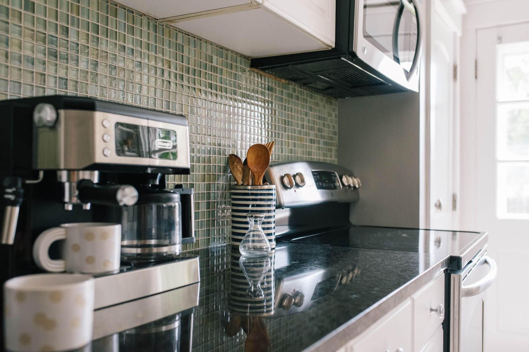 812 Gladden Rd, Columbus OH 43212-3811 exterior