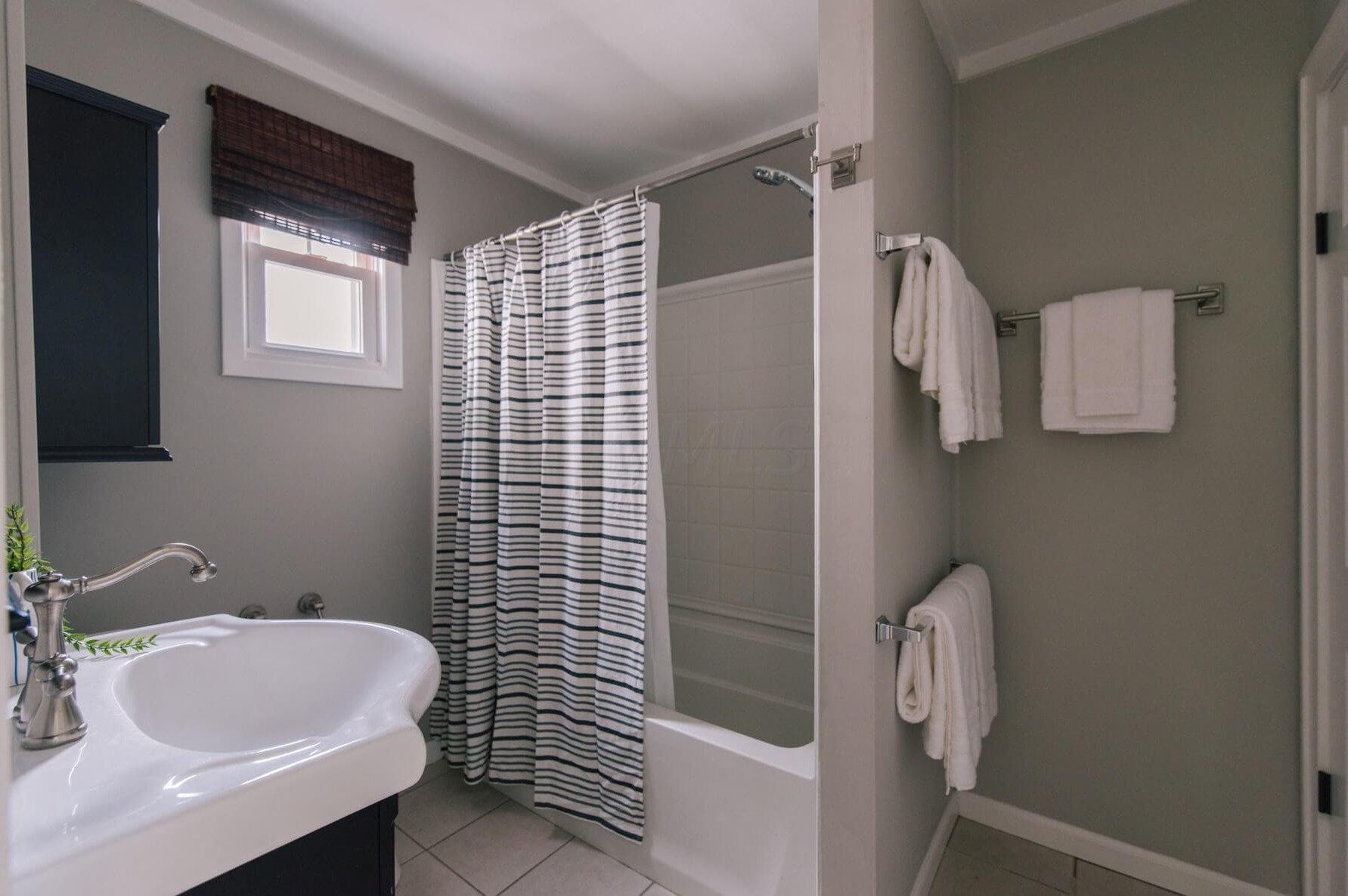 812 Gladden Rd, Columbus OH 43212-3811 exterior