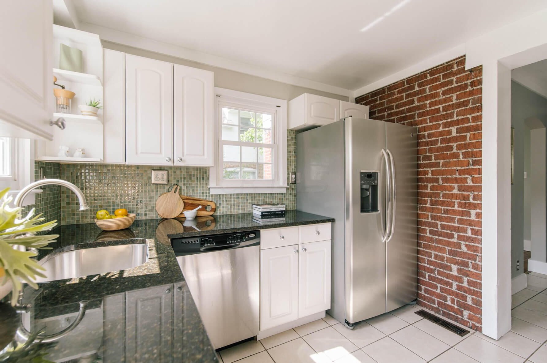 812 Gladden Rd, Columbus OH 43212-3811 exterior