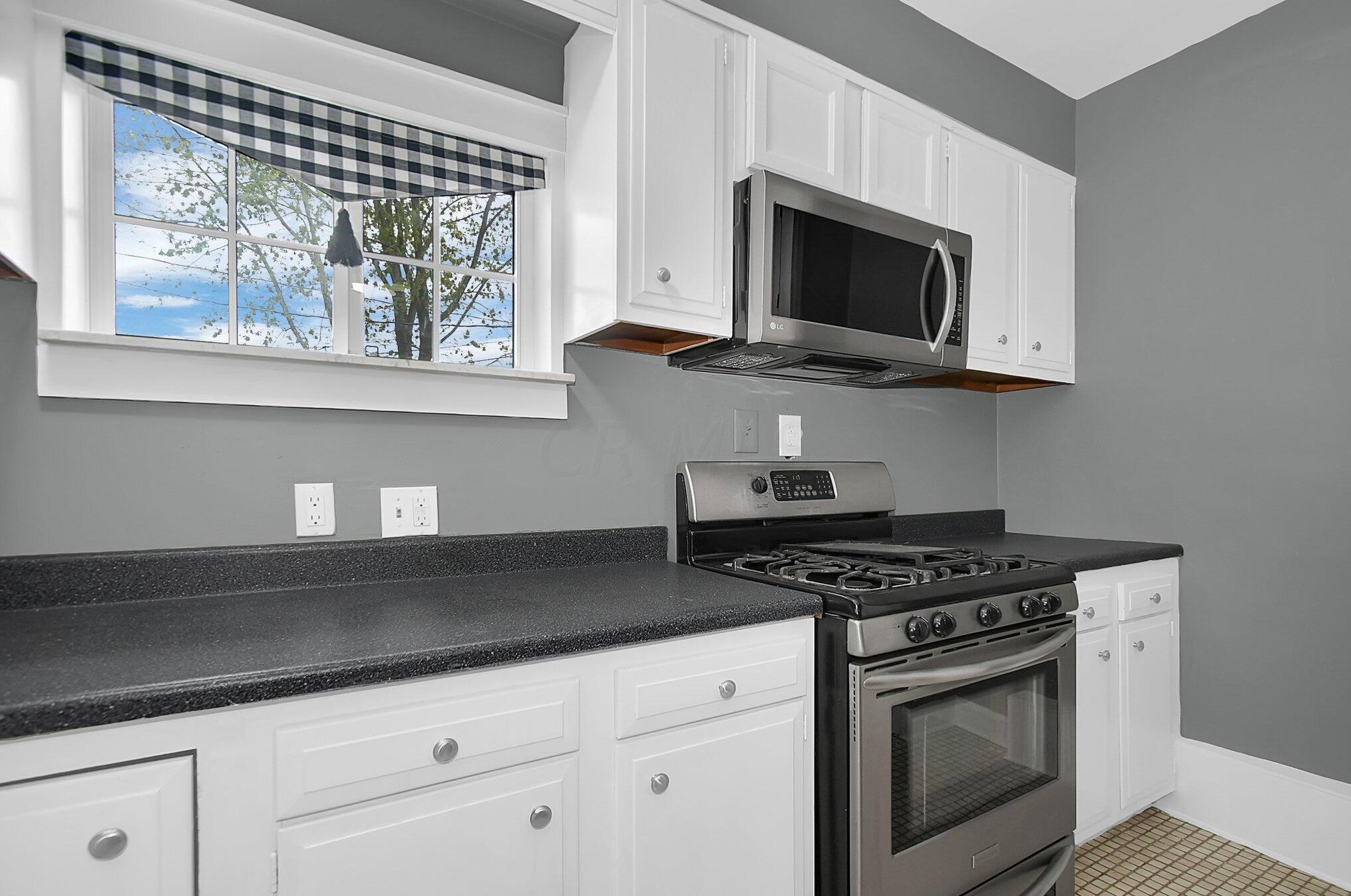 492 Hilltonia Ave, Columbus OH 43223-1611 exterior