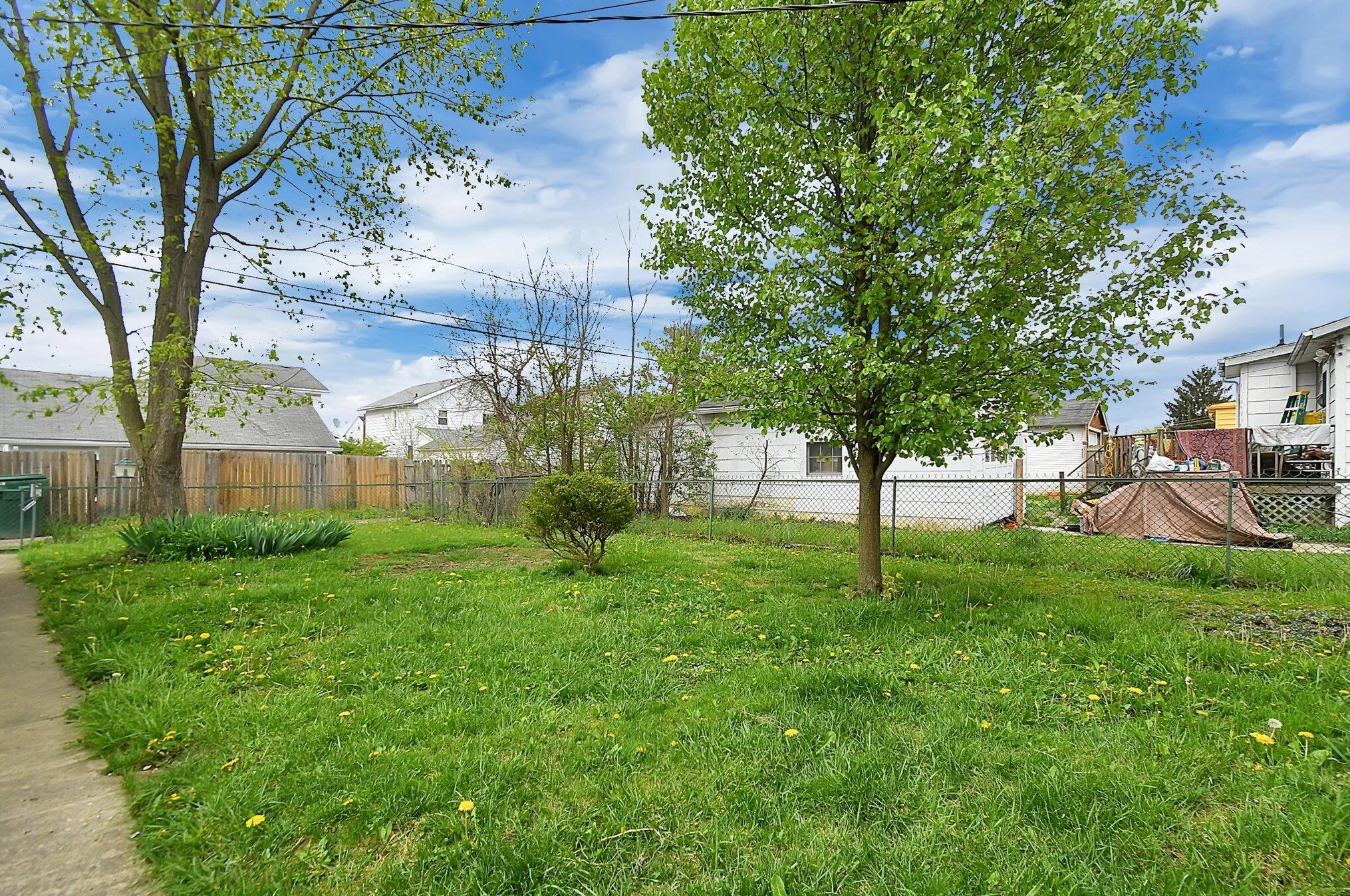 492 Hilltonia Ave, Columbus OH 43223-1611 exterior