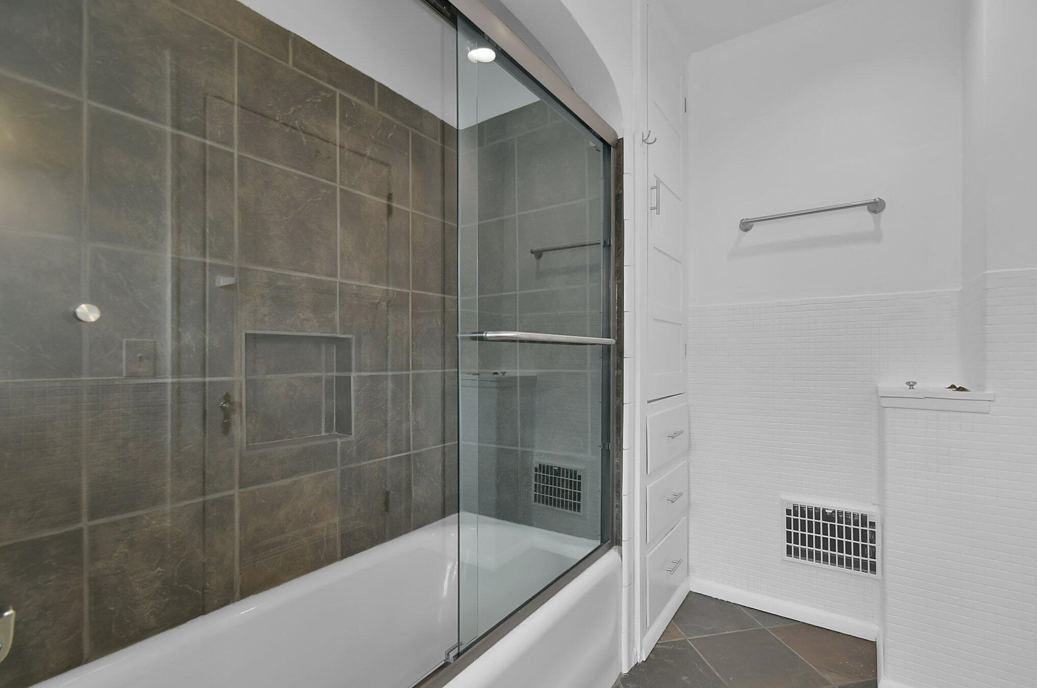 492 Hilltonia Ave, Columbus OH 43223-1611 exterior