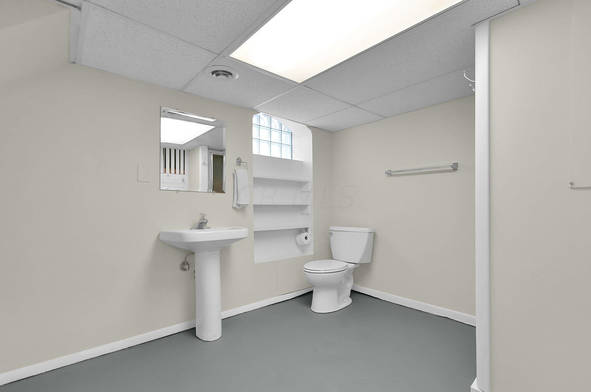 492 Hilltonia Ave, Columbus OH 43223-1611 exterior