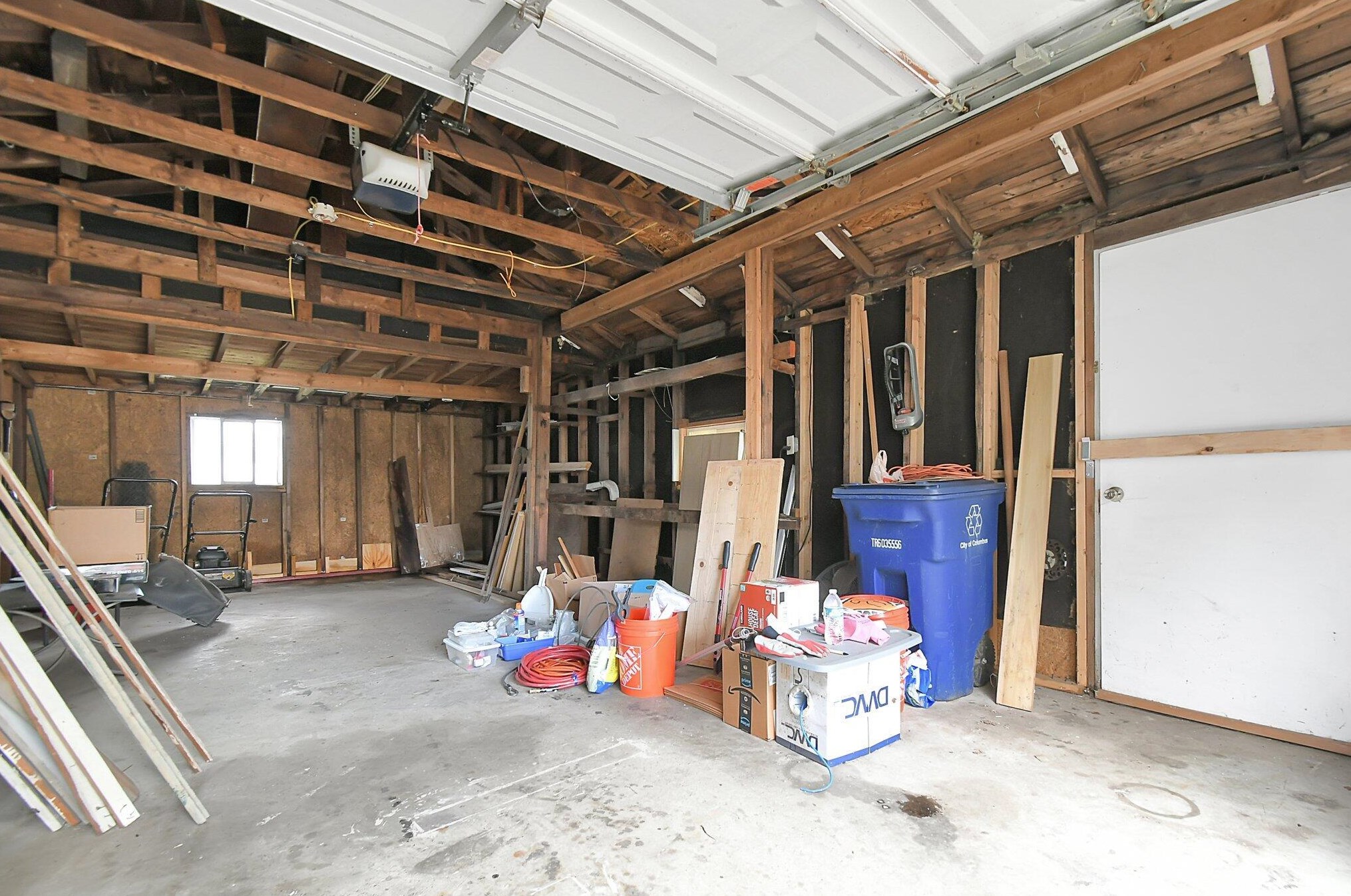 492 Hilltonia Ave, Columbus OH 43223-1611 exterior