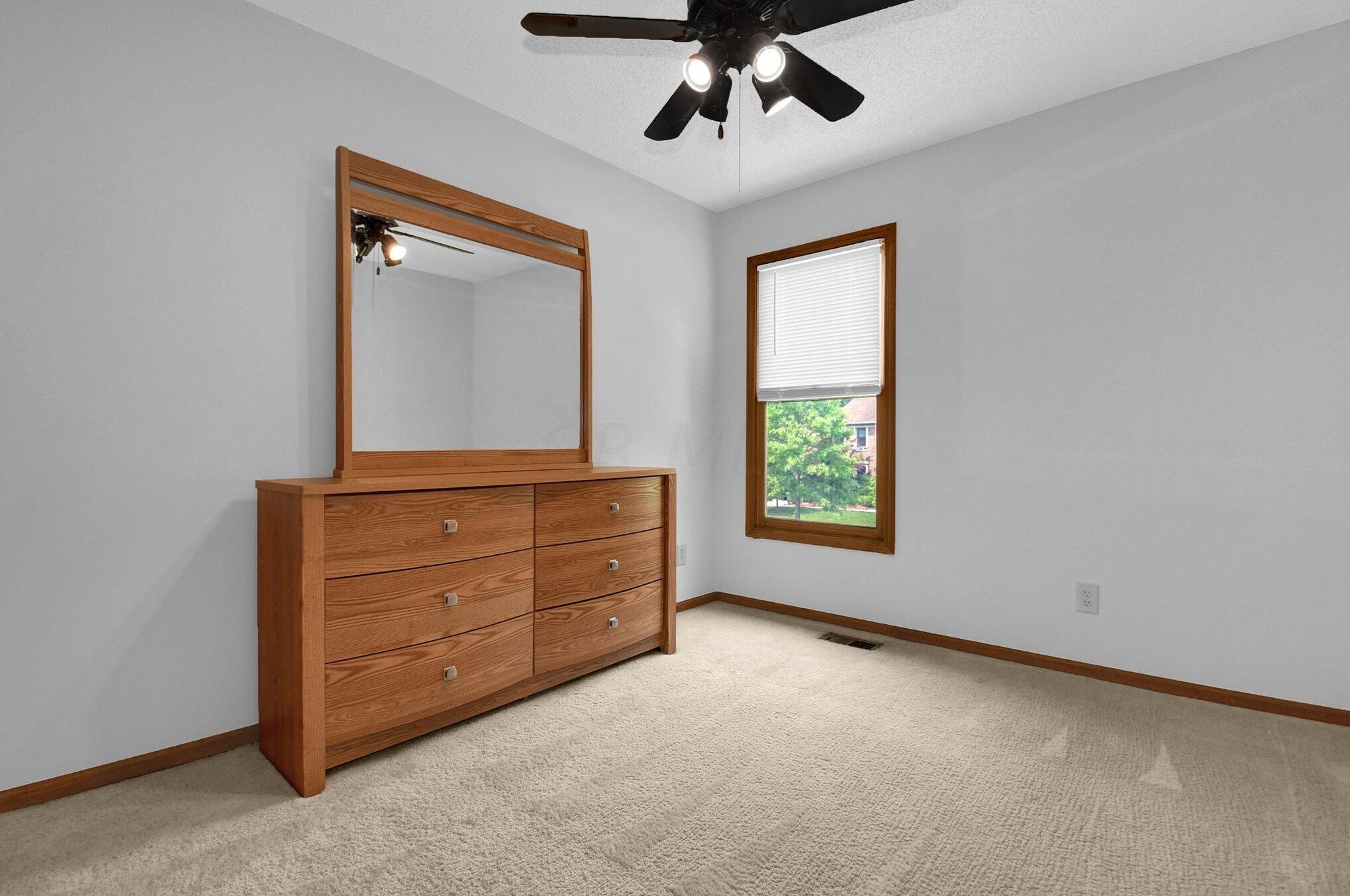 1189 Leicester Pl, Columbus OH 43235-2181 exterior