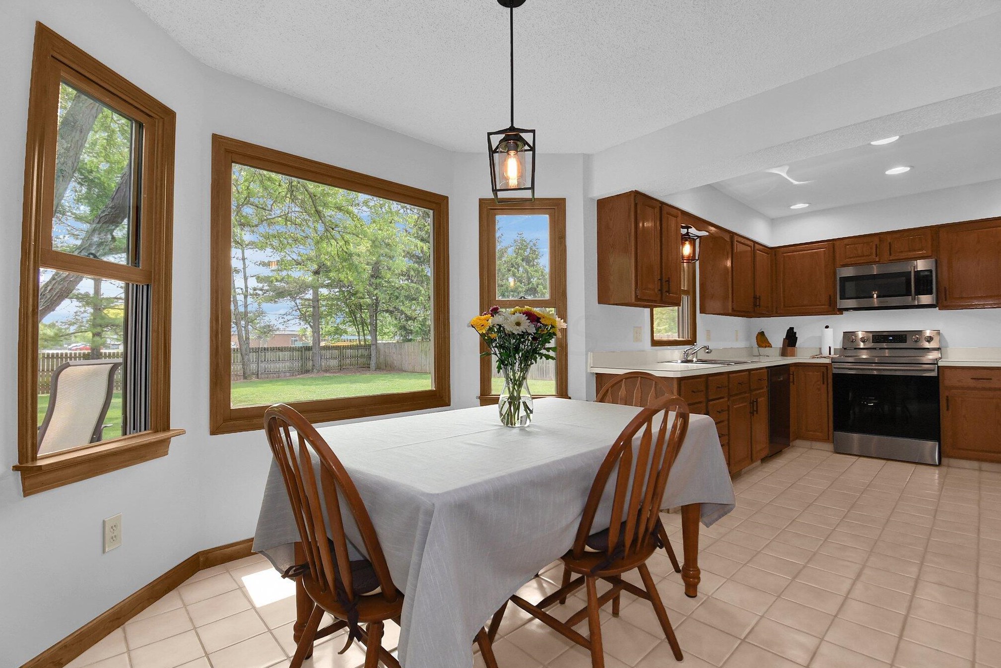 1189 Leicester Pl, Columbus OH 43235-2181 exterior