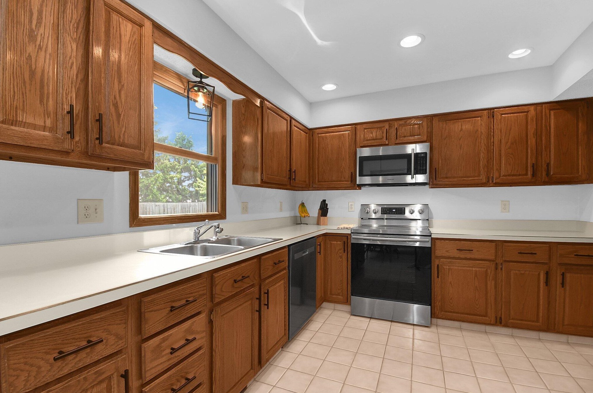 1189 Leicester Pl, Columbus OH 43235-2181 exterior