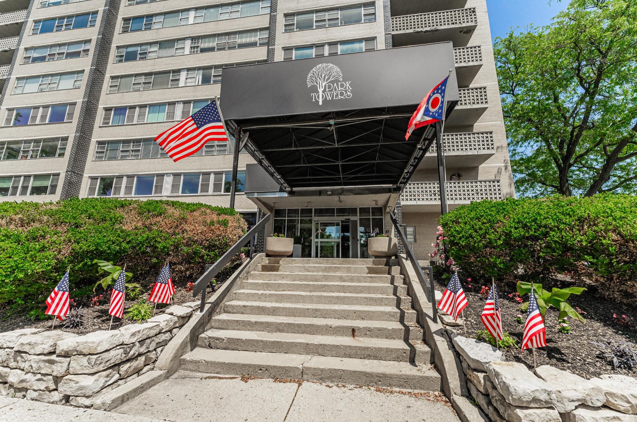 1620 Broad St, Columbus OH  43203-2072 exterior