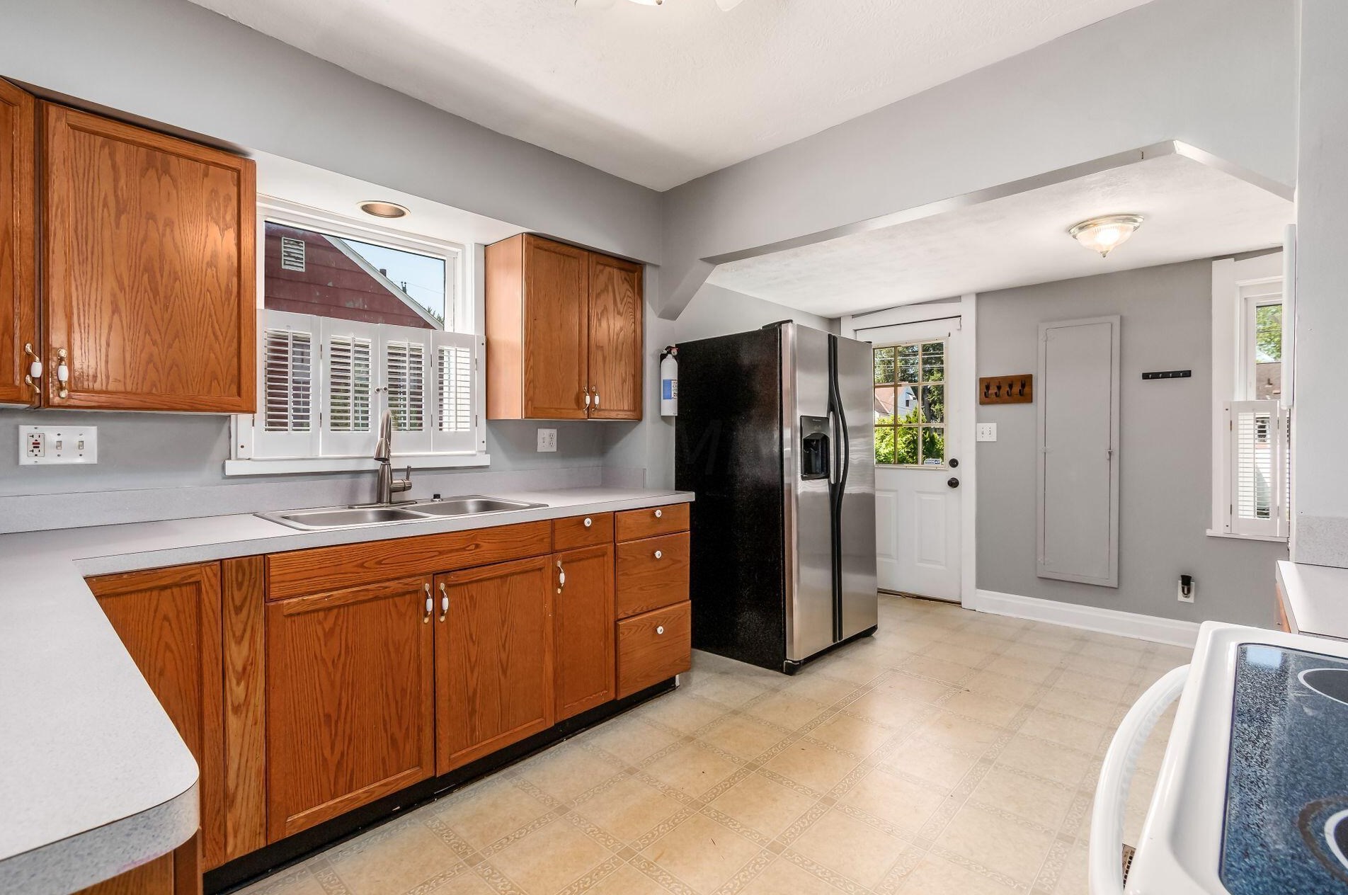 655 Hilltonia Ave, Columbus OH 43223-1703 exterior