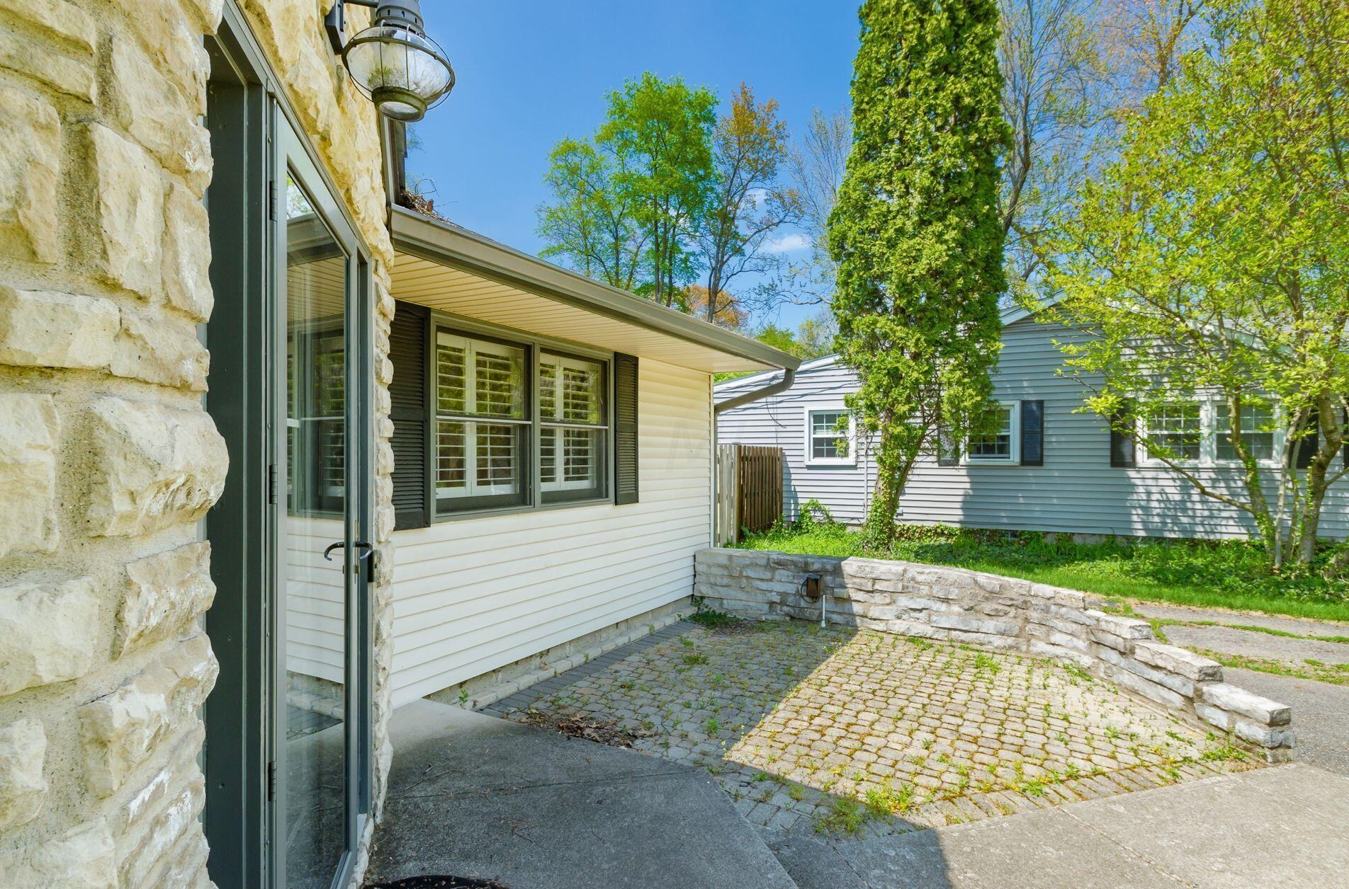 549 Columbia Ave, Columbus OH 43209-1005 exterior