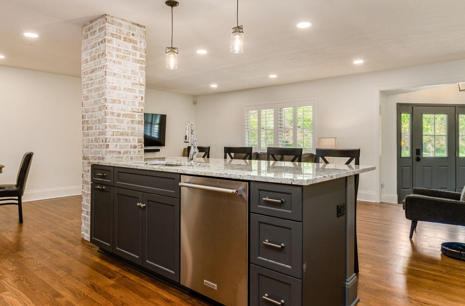 549 Columbia Ave, Columbus OH 43209-1005 exterior