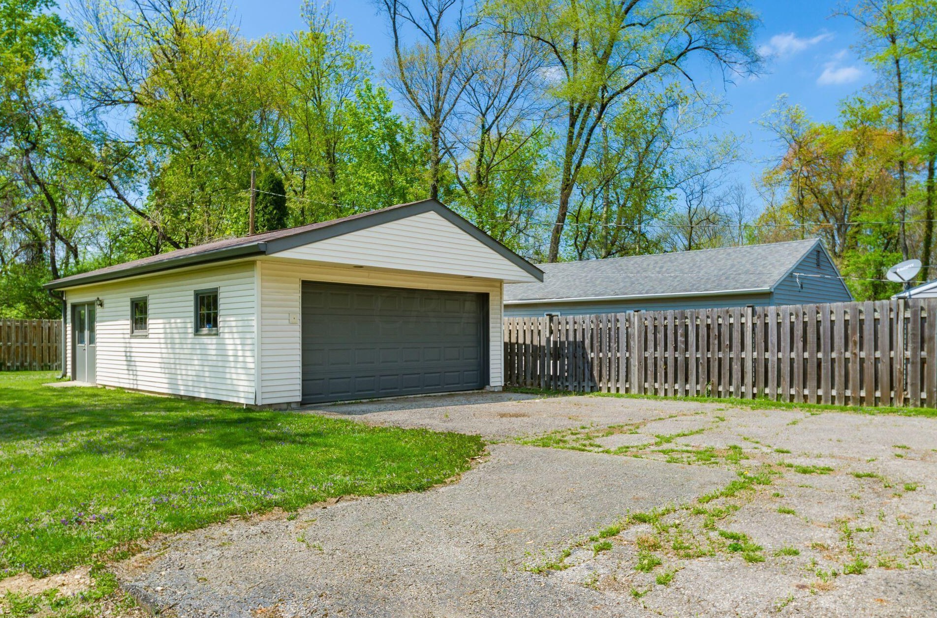 549 Columbia Ave, Columbus OH 43209-1005 exterior