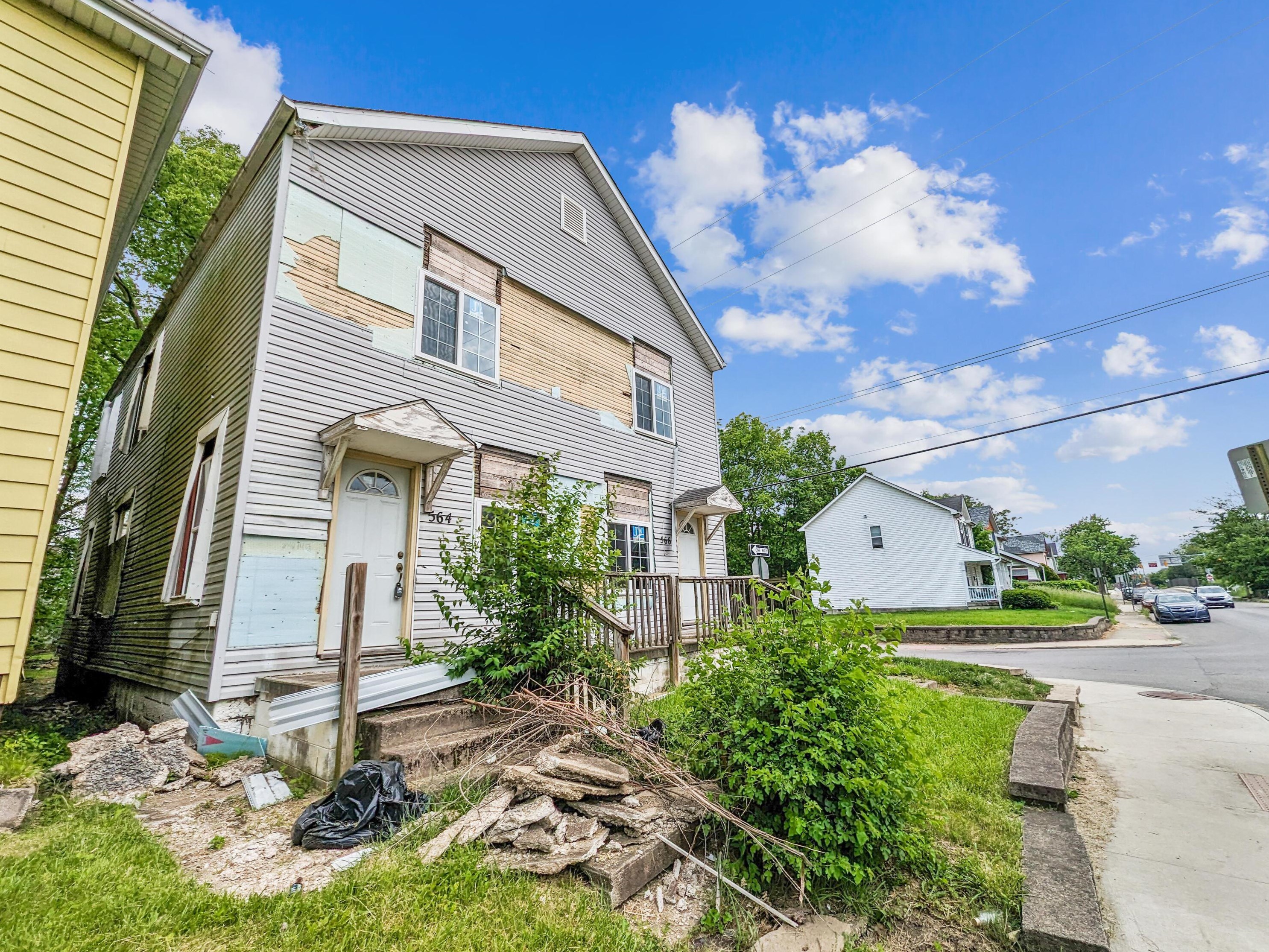 566 Kelton Ave, Columbus OH  43205-2423 exterior