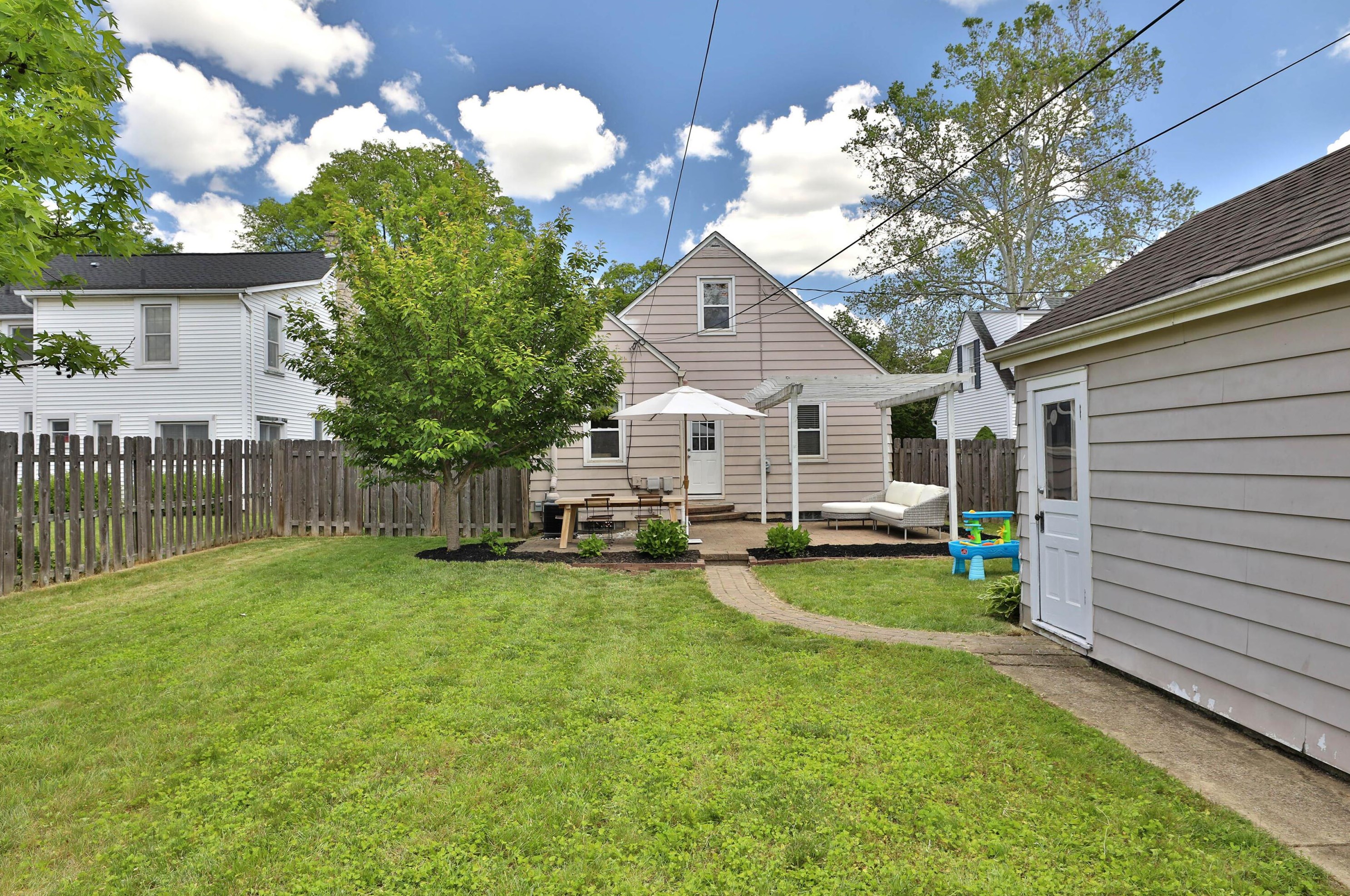 1011 Roosevelt Ave, Columbus OH 43209-1558 exterior