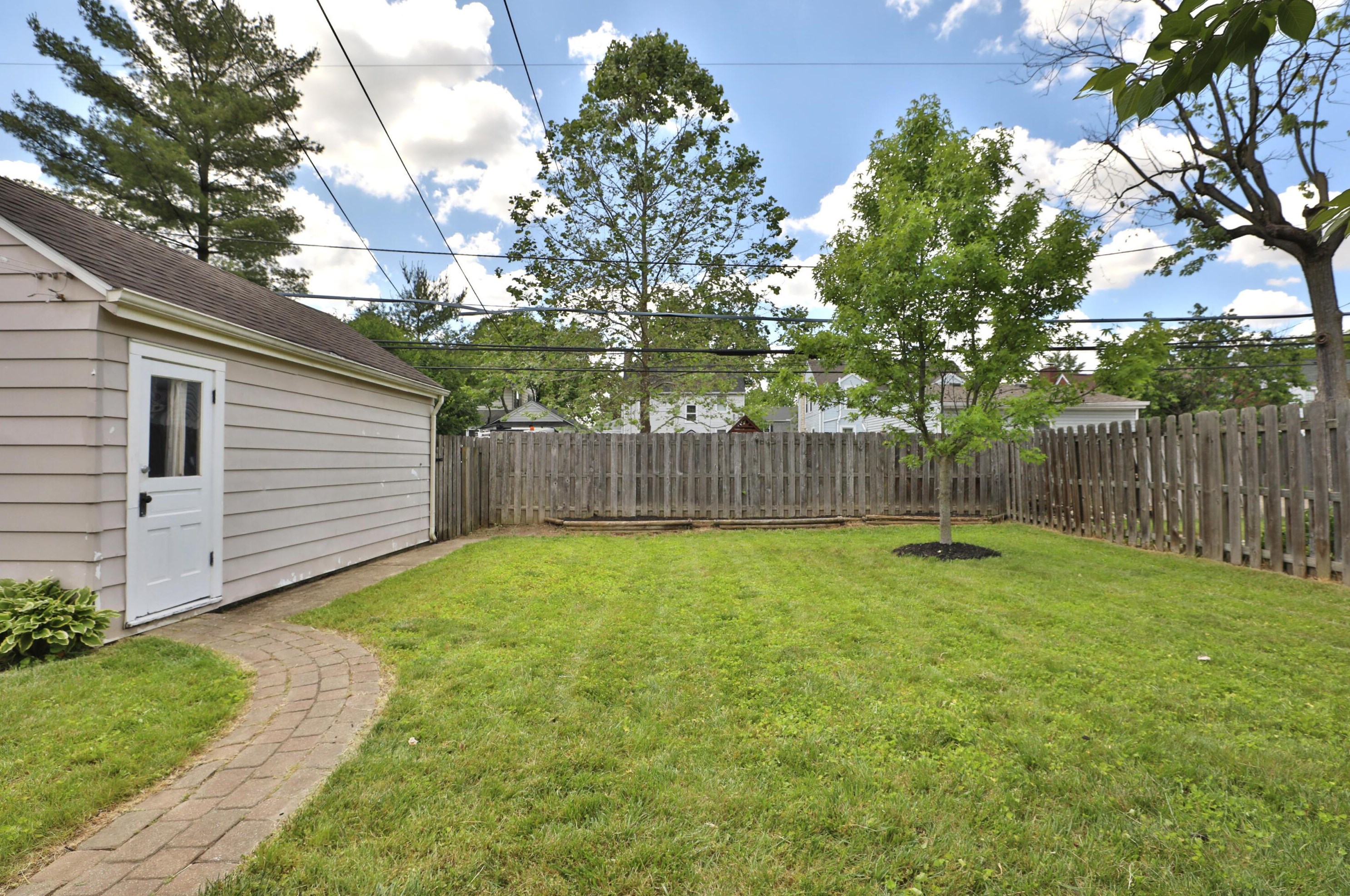 1011 Roosevelt Ave, Columbus OH 43209-1558 exterior