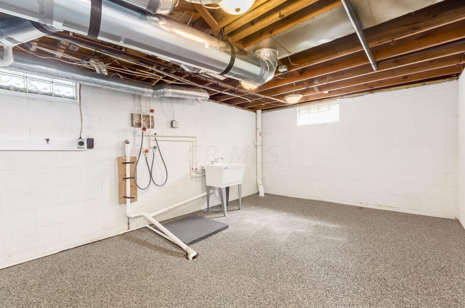 2234 Nottingham Rd, Columbus OH 43221-1149 exterior