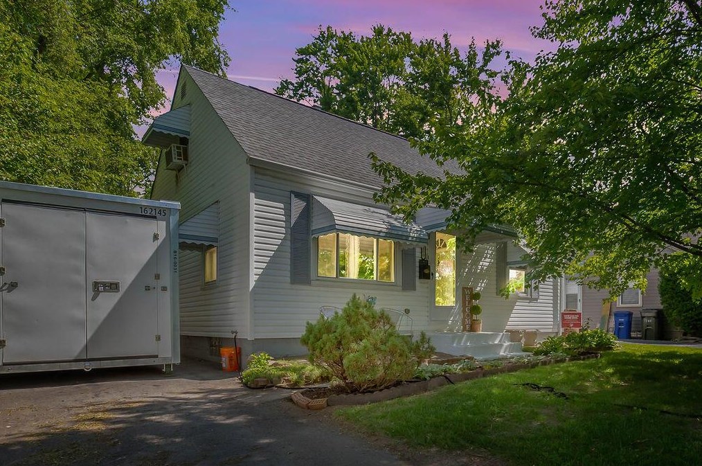 1300 Lenore Ave, Columbus OH 43224-3358 exterior