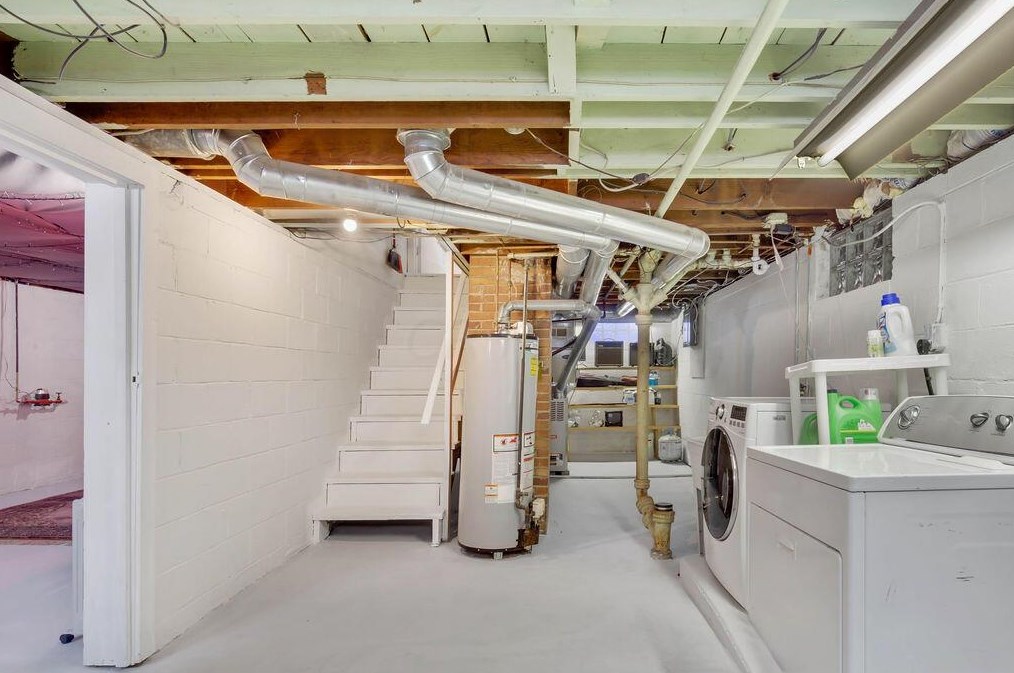 1300 Lenore Ave, Columbus OH 43224-3358 exterior