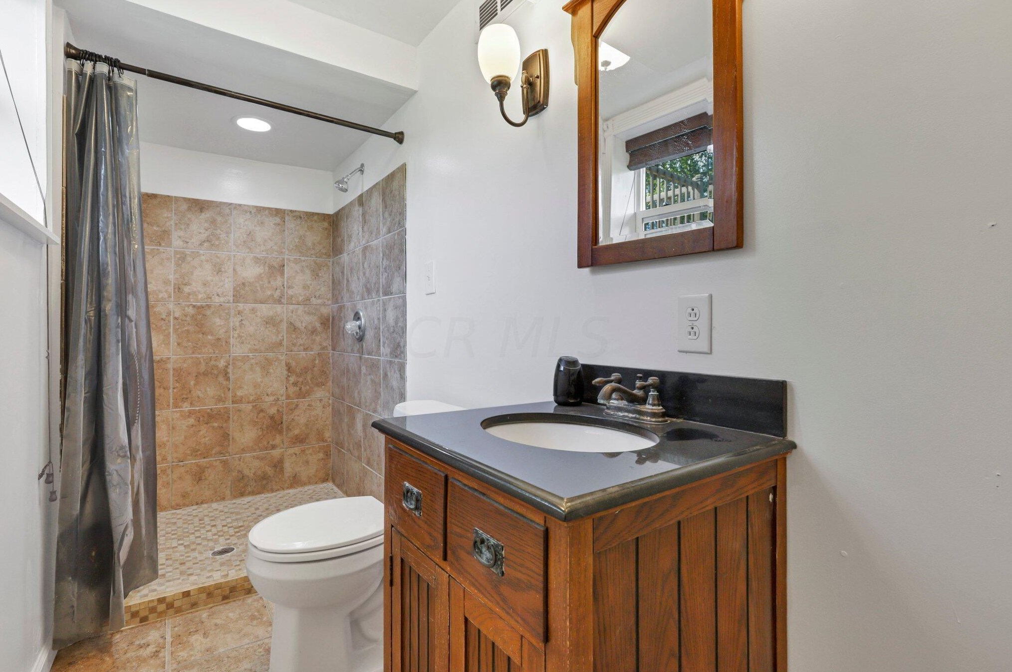 130 Alameda Ct, Lancaster OH  43130-2201 exterior