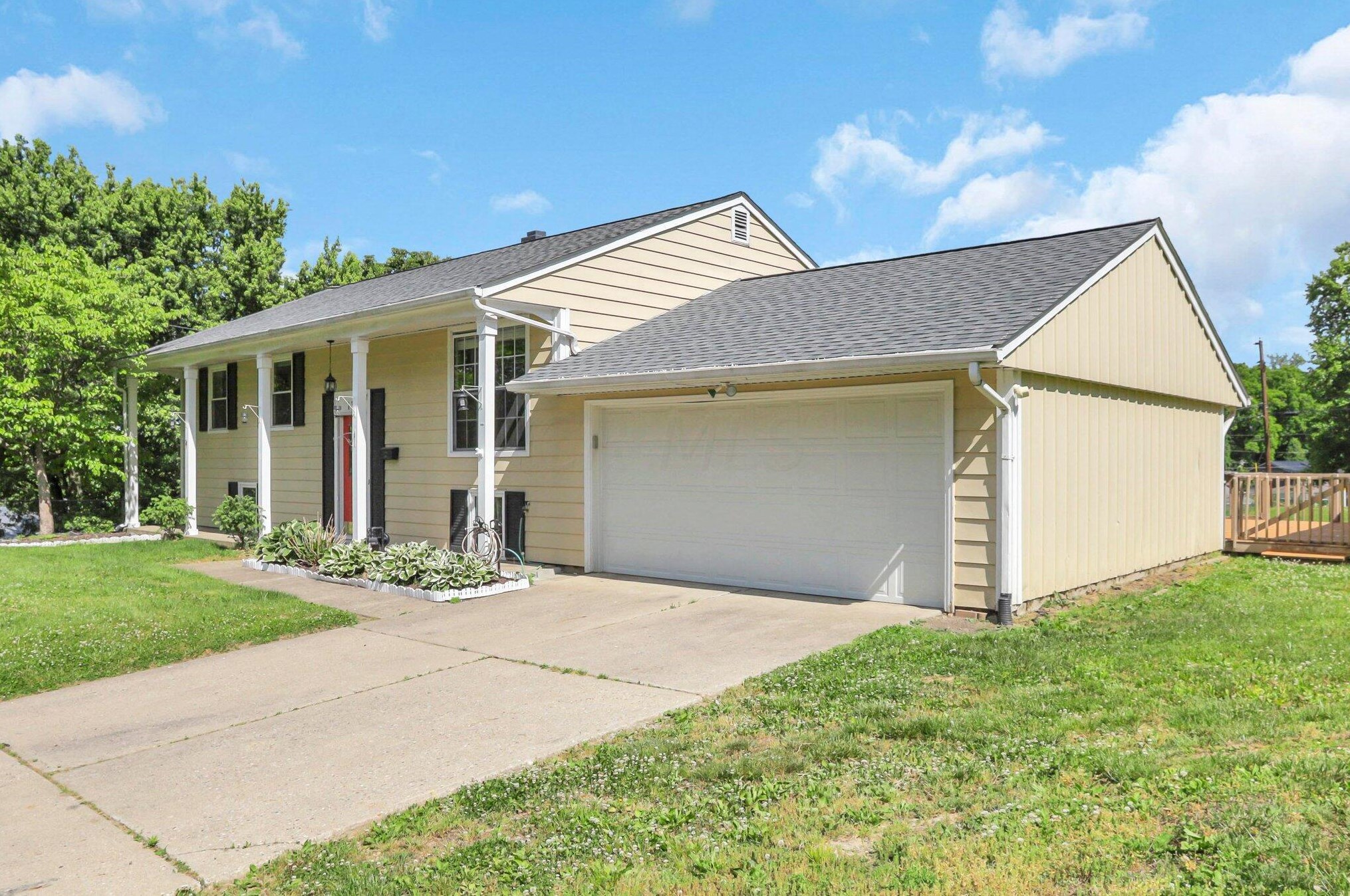 130 Alameda Ct, Lancaster OH  43130-2201 exterior