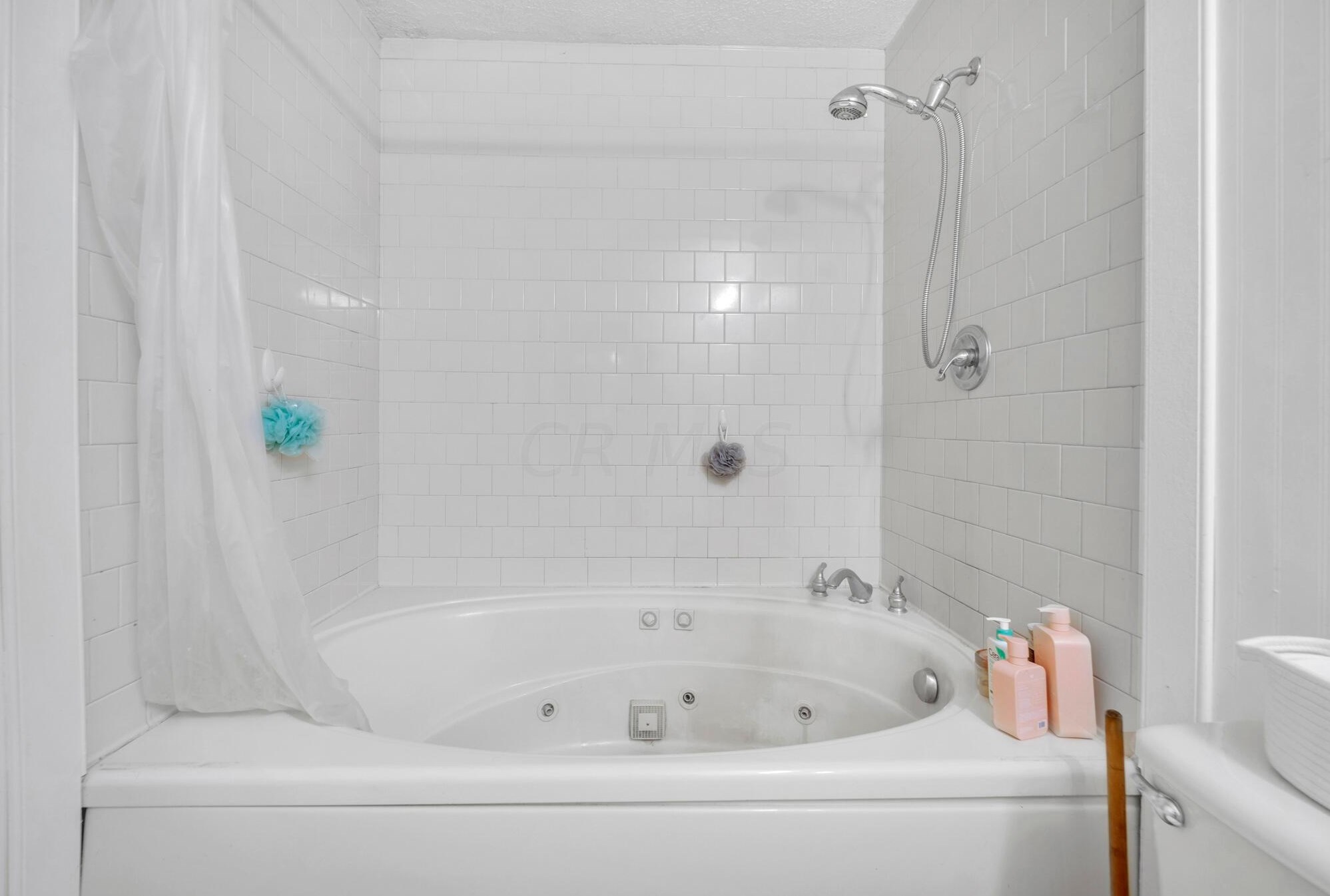 4230 Elliott Rd, Hilliard OH  43026-7648 exterior