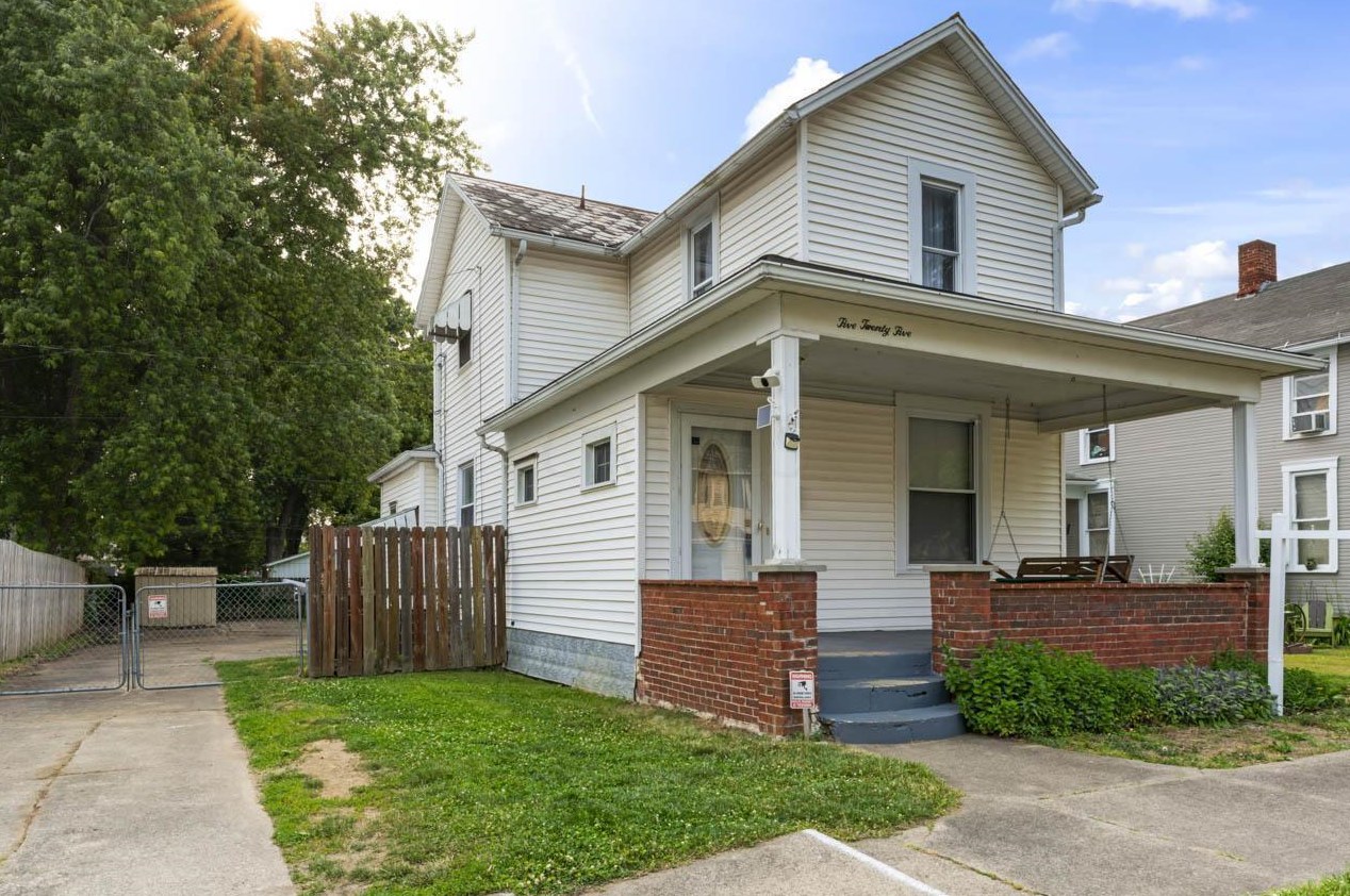 525 Maple St, Lancaster OH 43130-3125 exterior