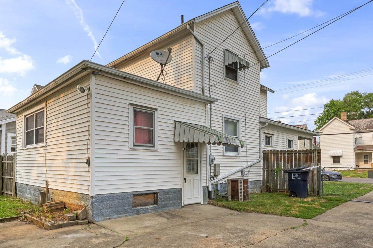 525 Maple St, Lancaster OH 43130-3125 exterior