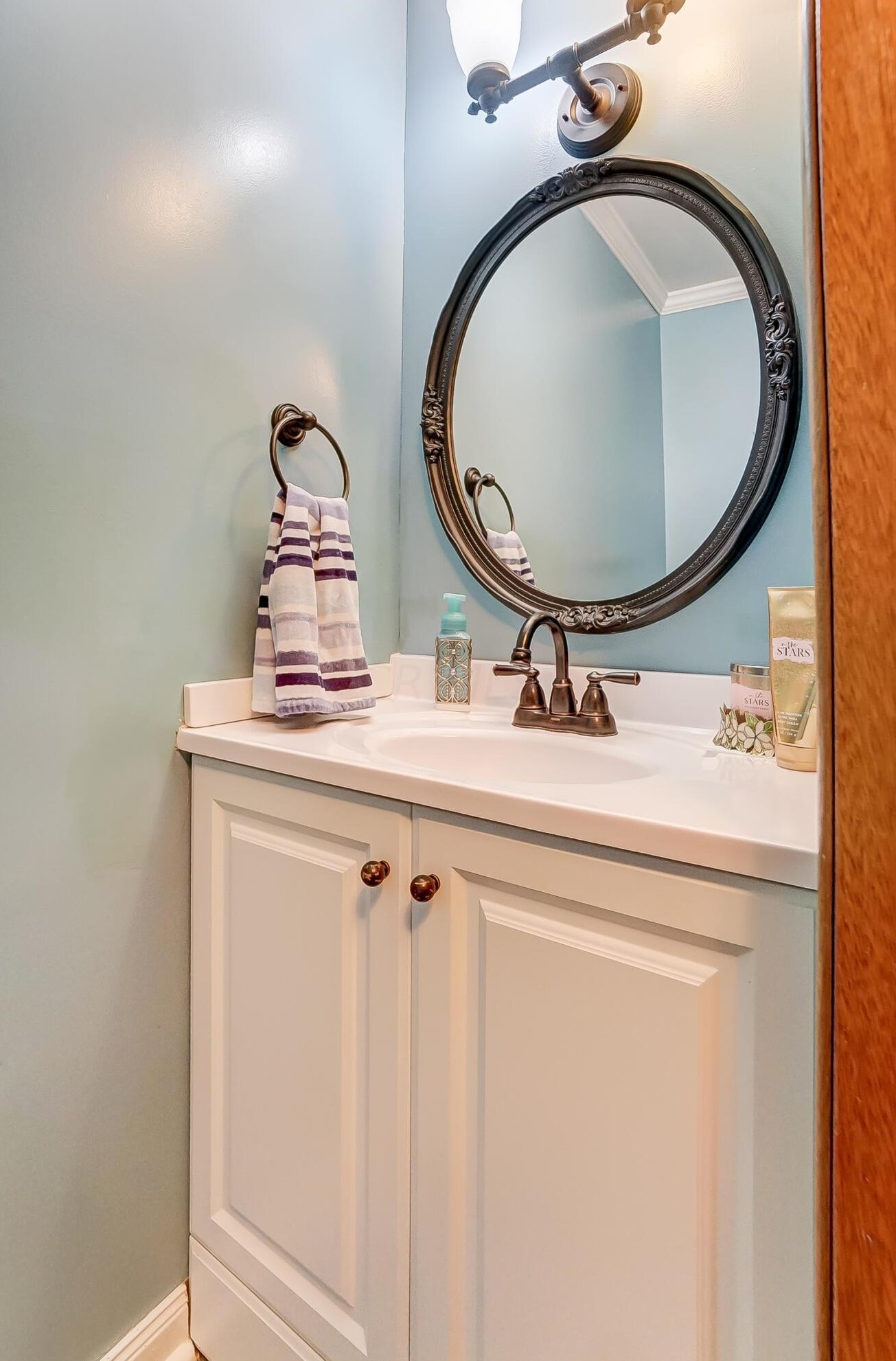 1727 Staffordshire Rd, Columbus OH 43229-2141 exterior