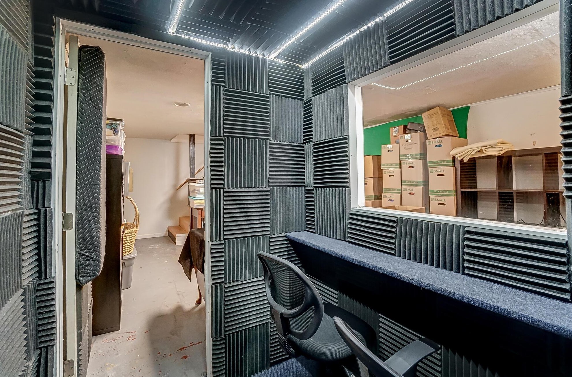 1727 Staffordshire Rd, Columbus OH 43229-2141 exterior