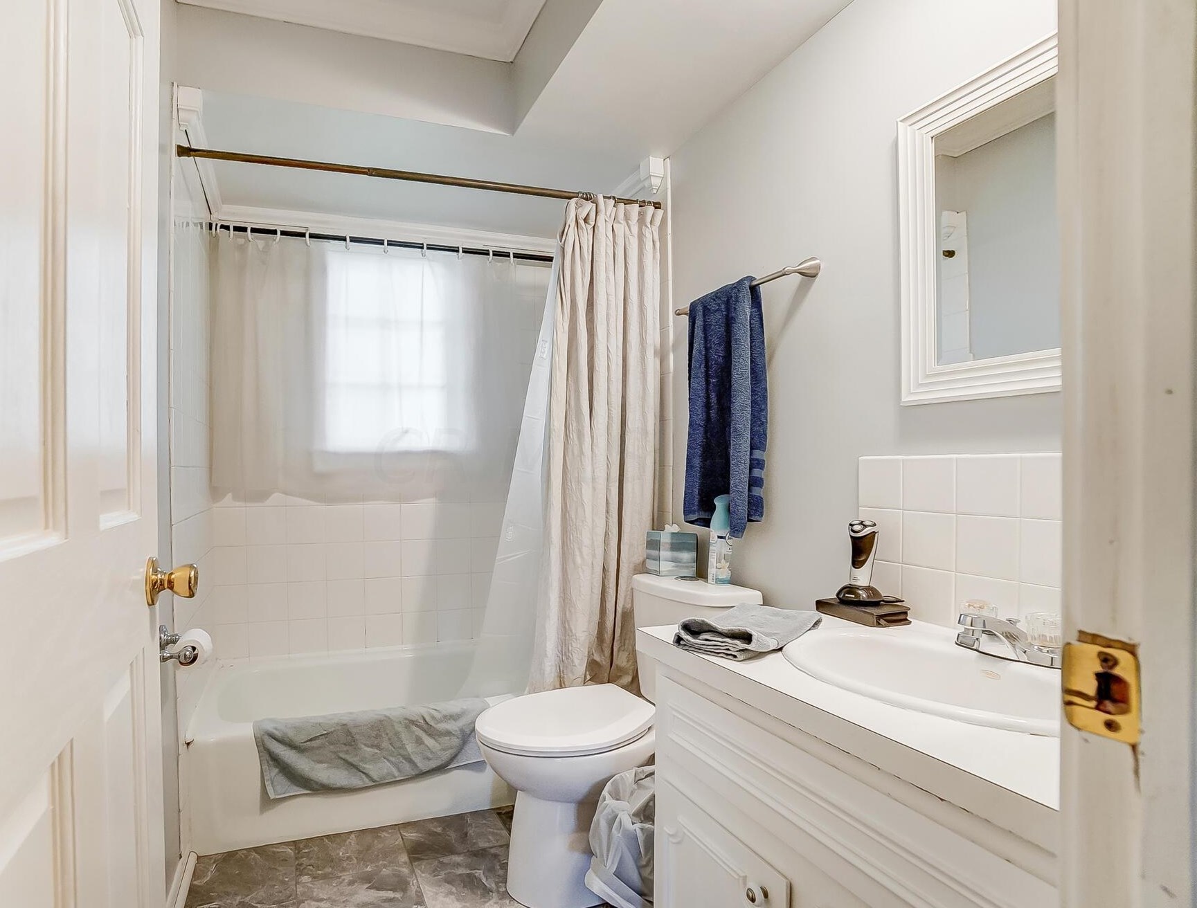 1727 Staffordshire Rd, Columbus OH 43229-2141 exterior