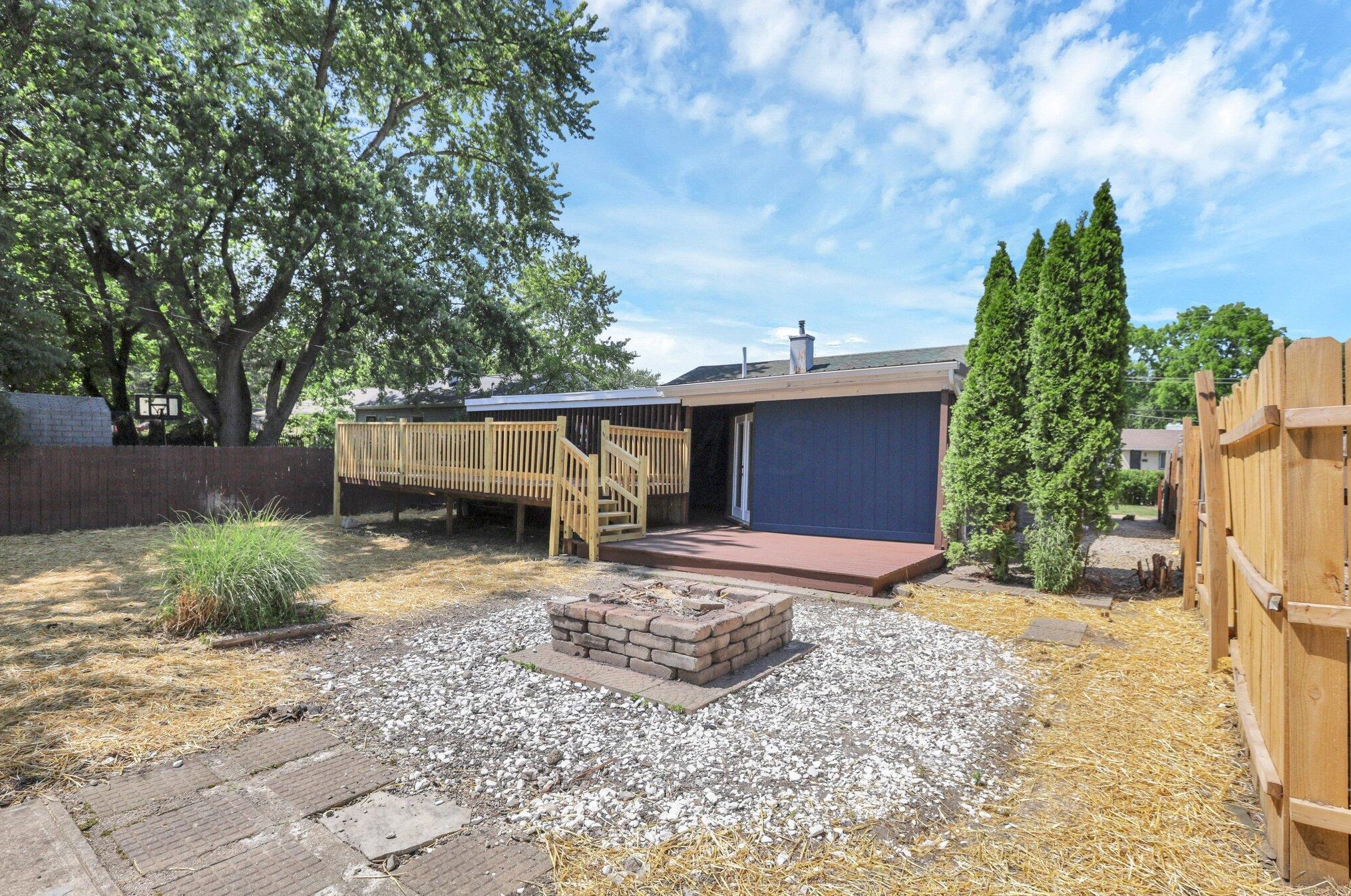 1473 Cooke Rd, Columbus OH 43214-3112 exterior