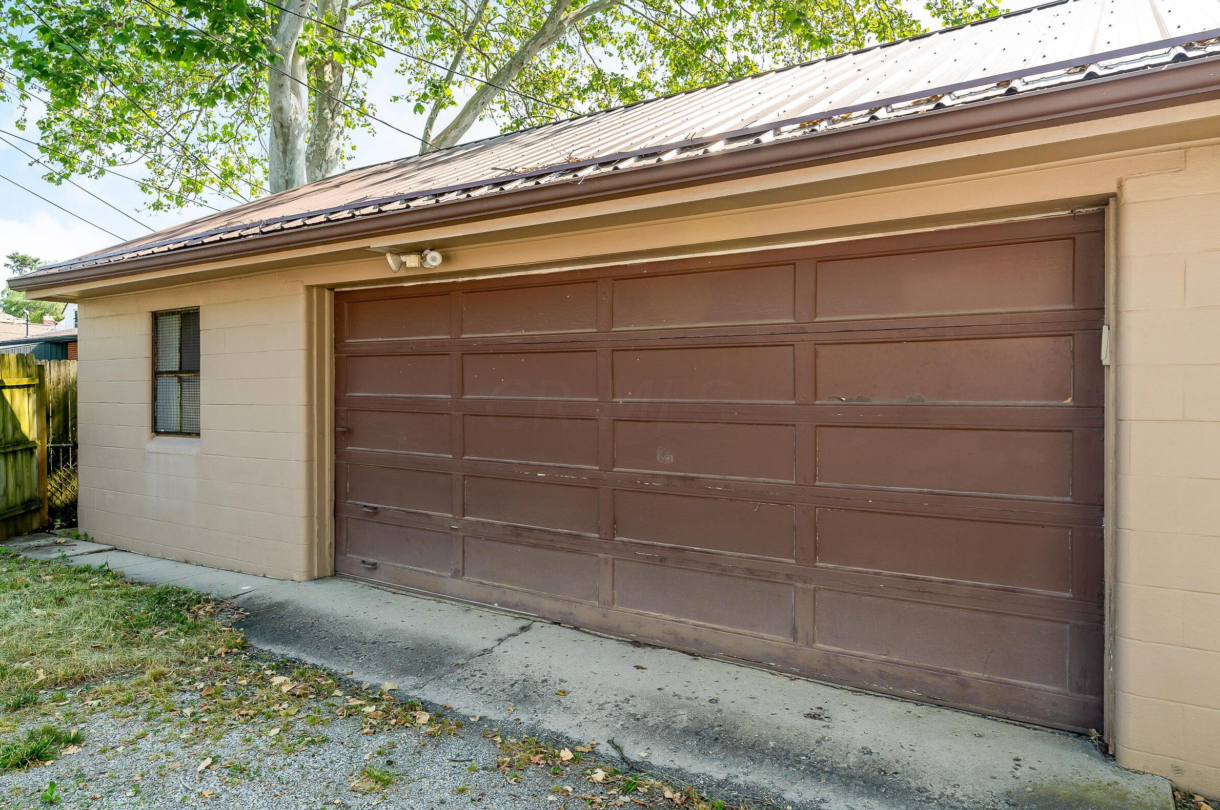 219 Huron Ave, Columbus OH 43204-2662 exterior