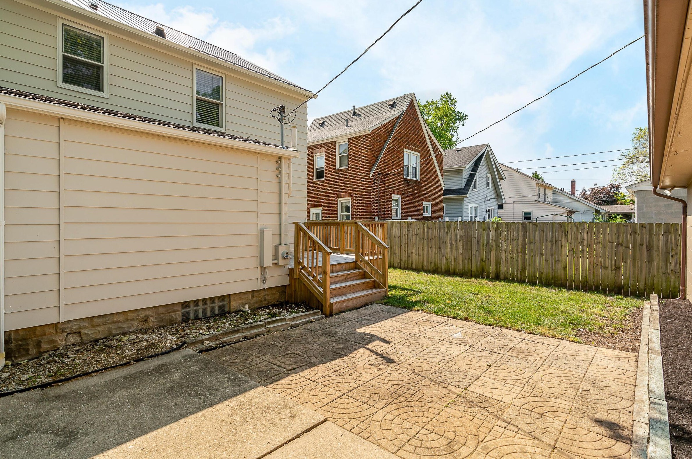 219 Huron Ave, Columbus OH 43204-2662 exterior