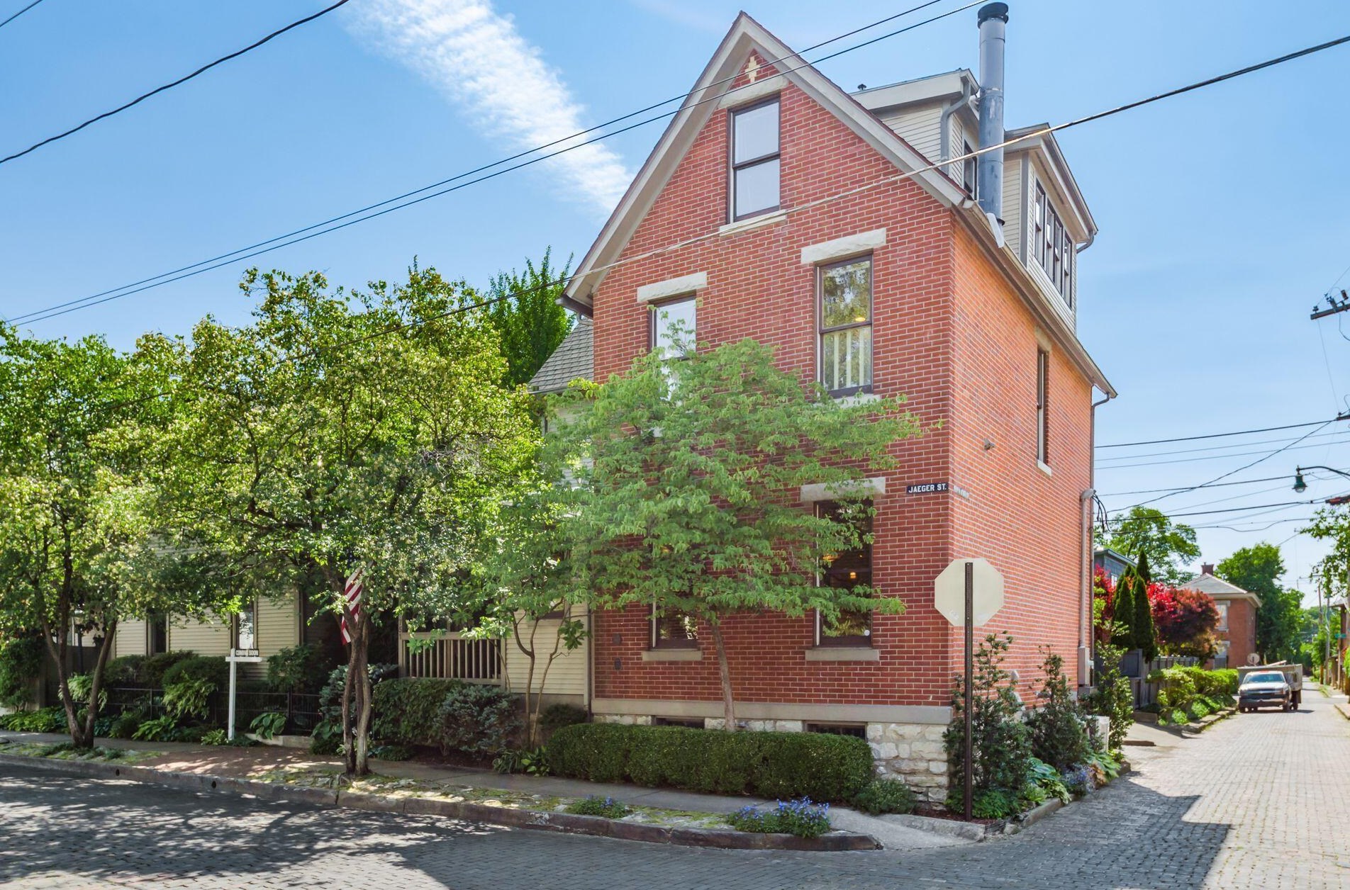 751 Jaeger St, Columbus OH 43206-2273 exterior