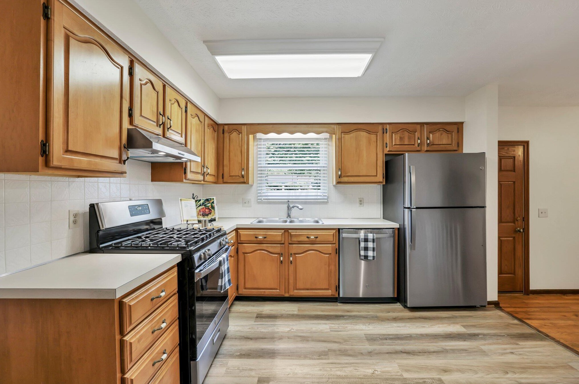 1762 Staffordshire Rd, Columbus OH 43229-2141 exterior