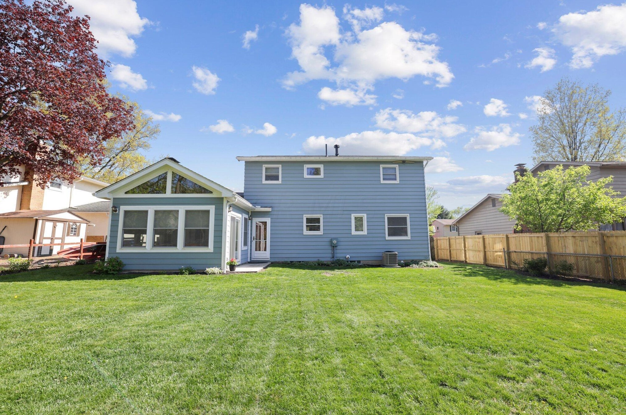 1762 Staffordshire Rd, Columbus OH 43229-2141 exterior