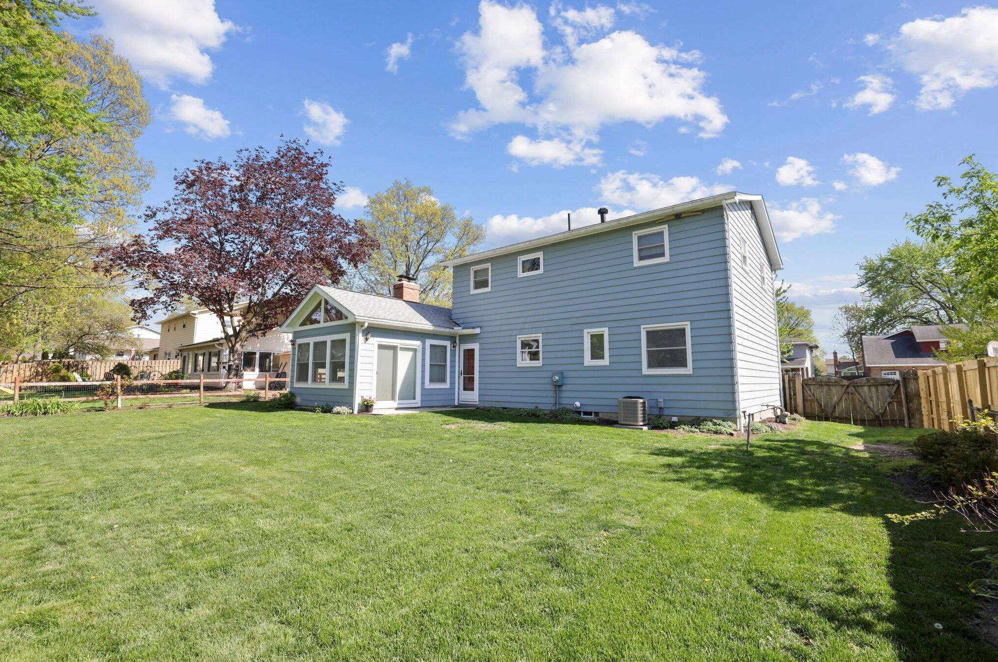 1762 Staffordshire Rd, Columbus OH 43229-2141 exterior