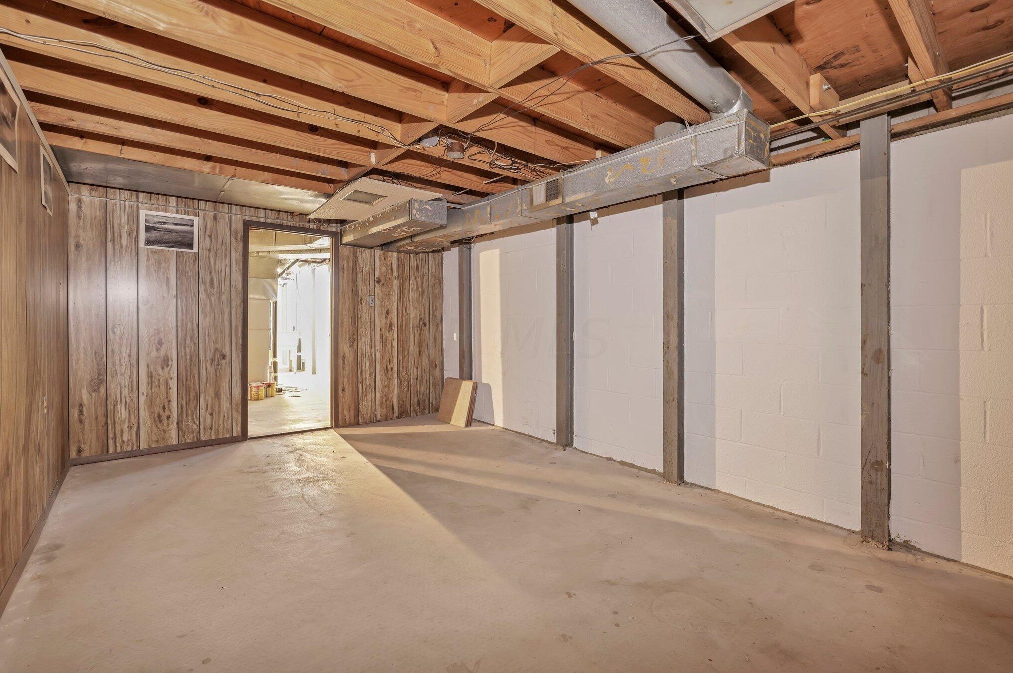 1762 Staffordshire Rd, Columbus OH 43229-2141 exterior