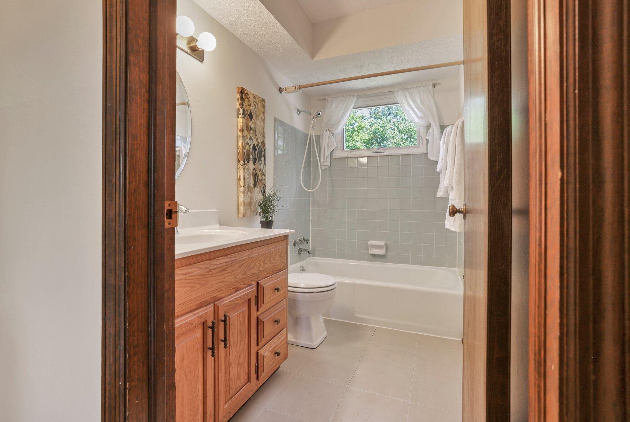 1762 Staffordshire Rd, Columbus OH 43229-2141 exterior