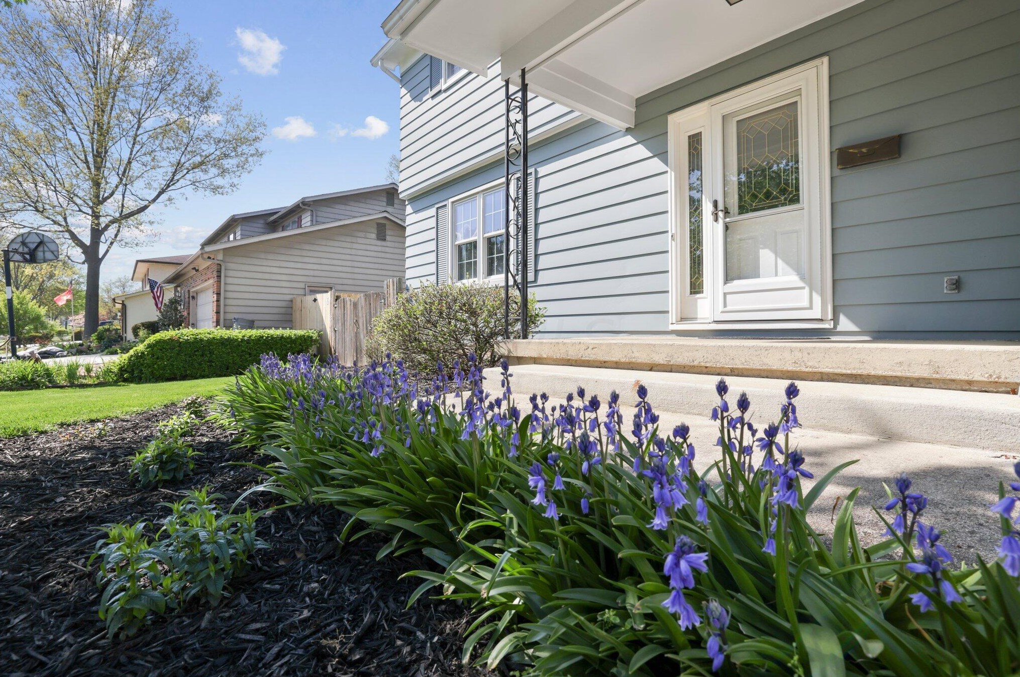 1762 Staffordshire Rd, Columbus OH 43229-2141 exterior