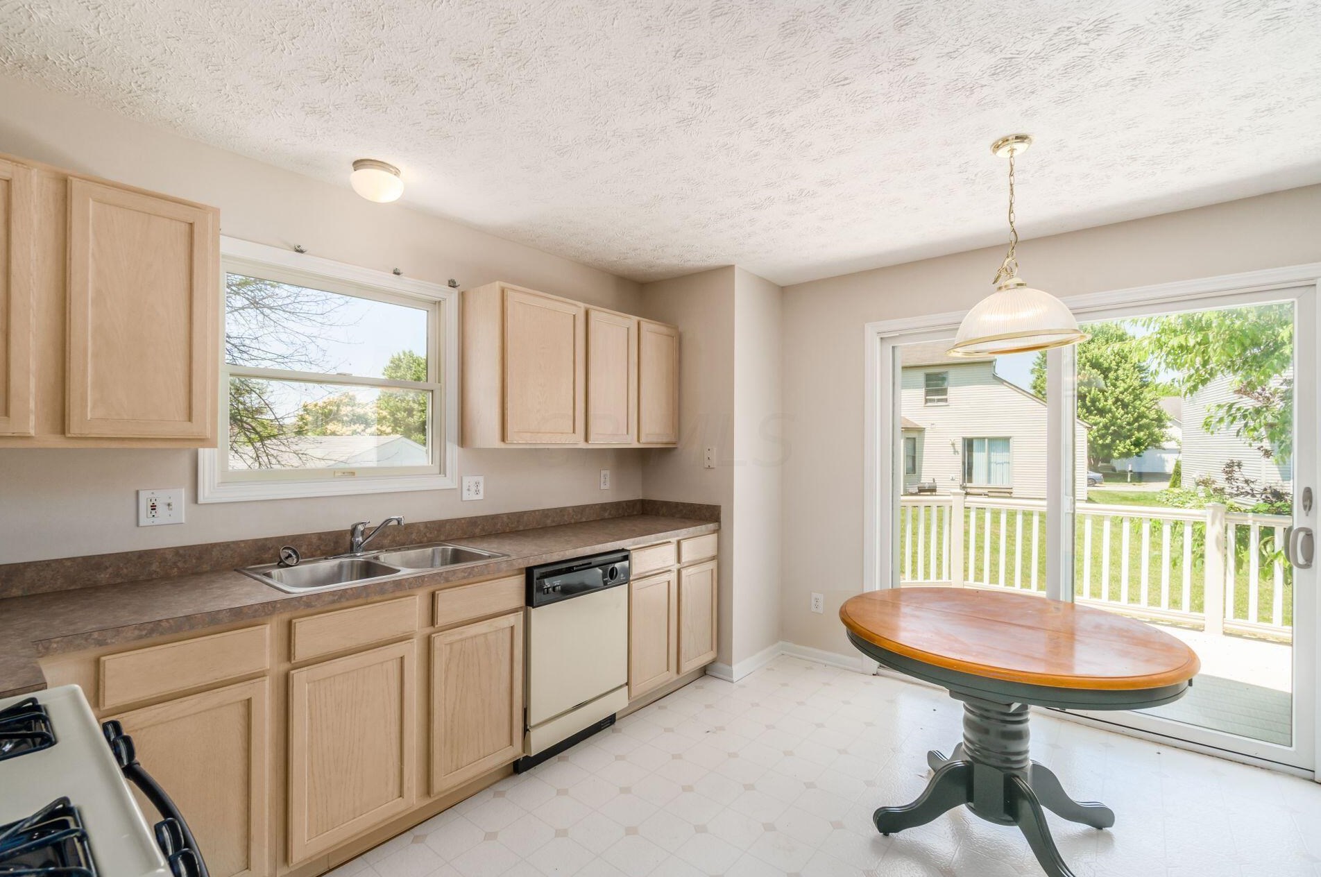 3658 Larkwell Way, Columbus OH 43232-3600 exterior