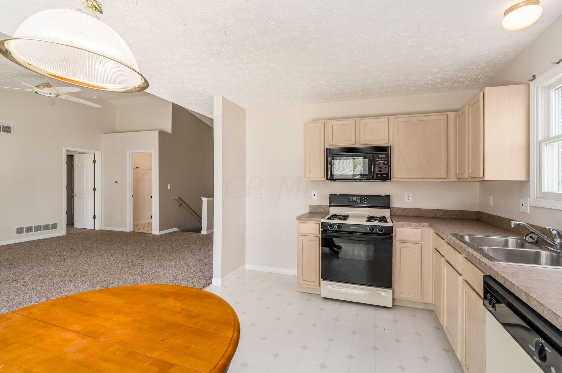 3658 Larkwell Way, Columbus OH 43232-3600 exterior