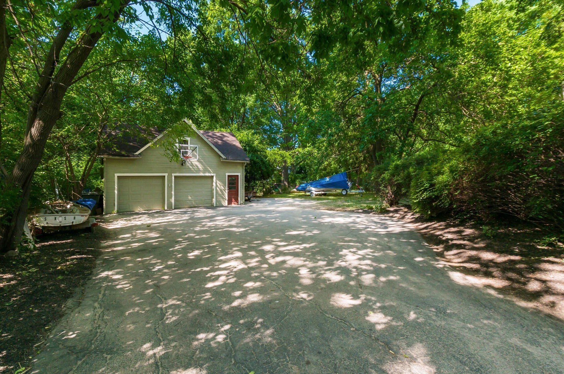 150 North Broadway, Columbus OH 43214-4112 exterior