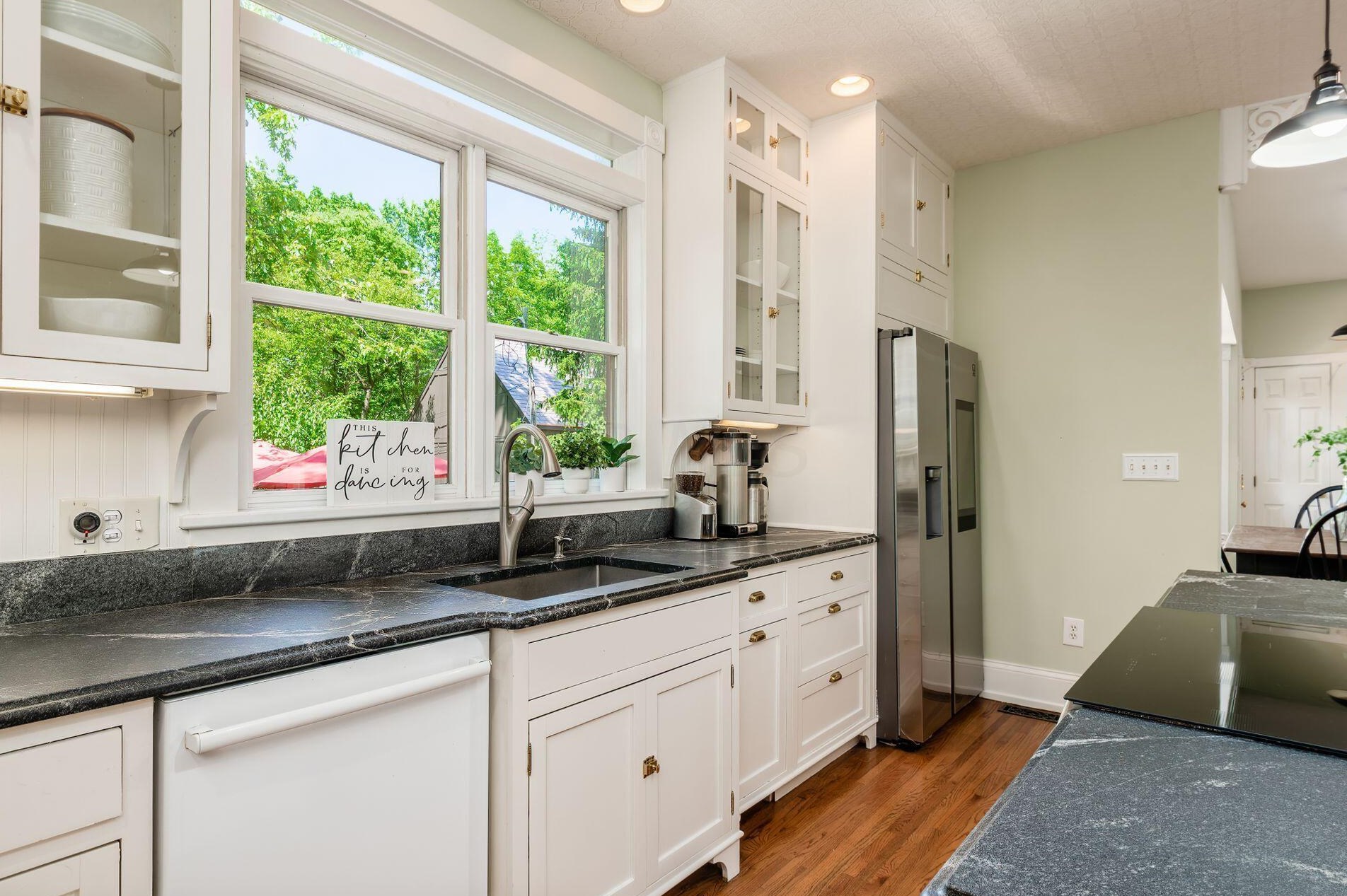 150 North Broadway, Columbus OH 43214-4112 exterior