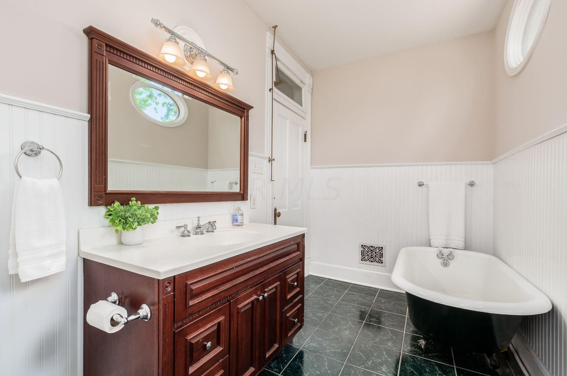 150 North Broadway, Columbus OH 43214-4112 exterior