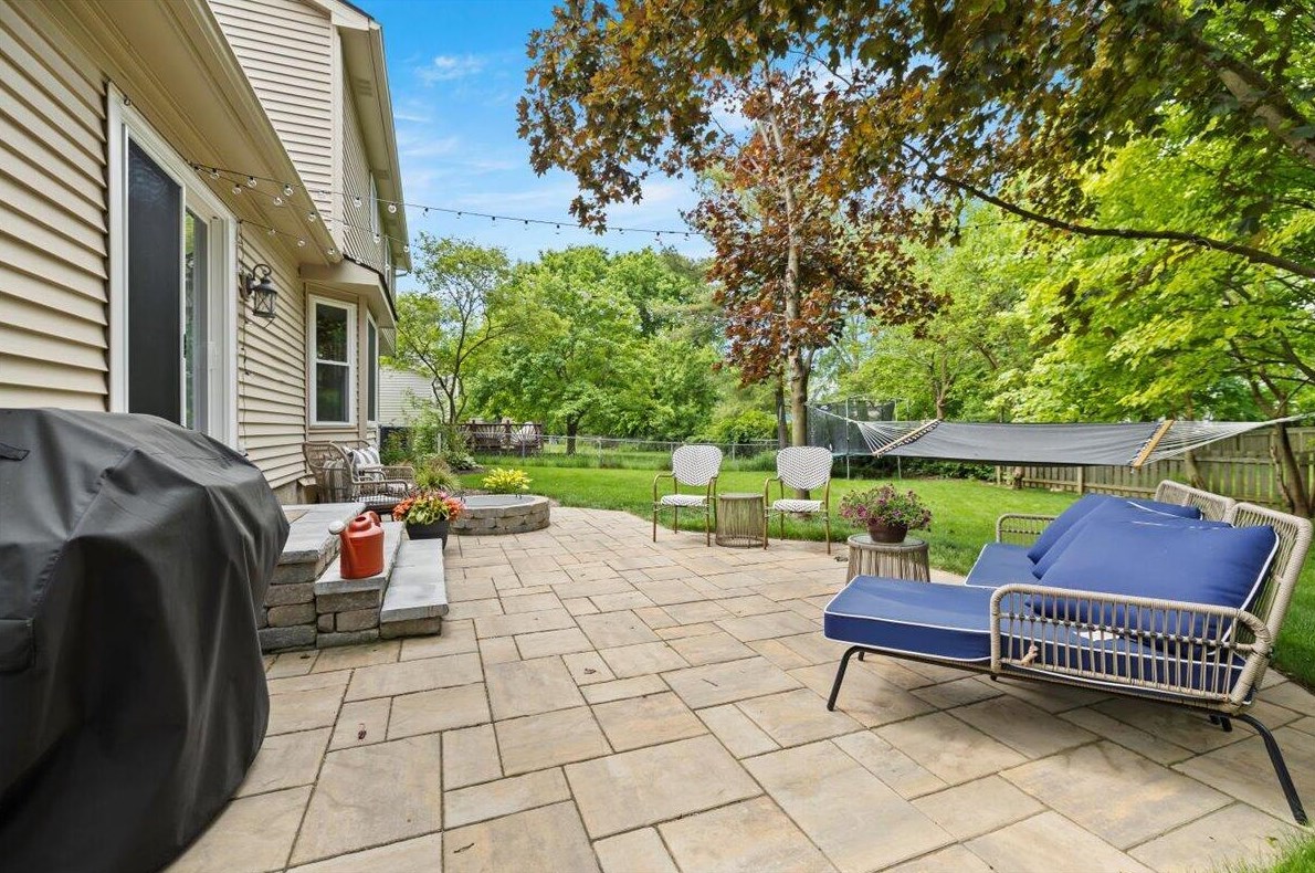 6891 Sparrow Ln, Columbus OH 43235-6200 exterior