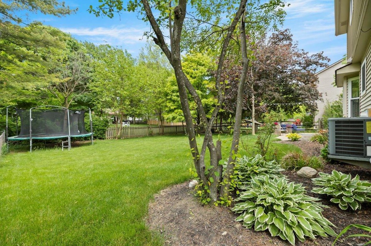 6891 Sparrow Ln, Columbus OH 43235-6200 exterior